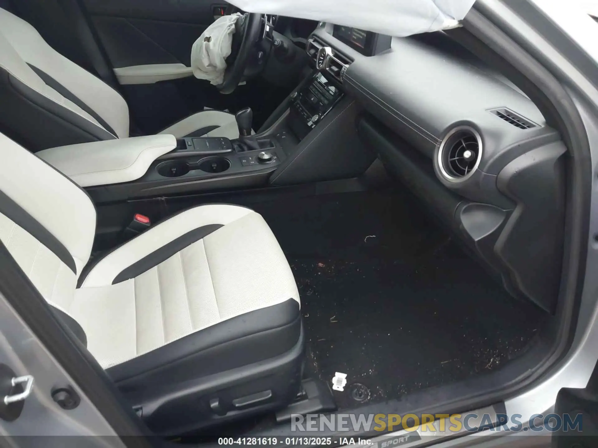 5 fotografías del automóvil dañado JTHGZ1B26M5038249 LEXUS IS 350 2021