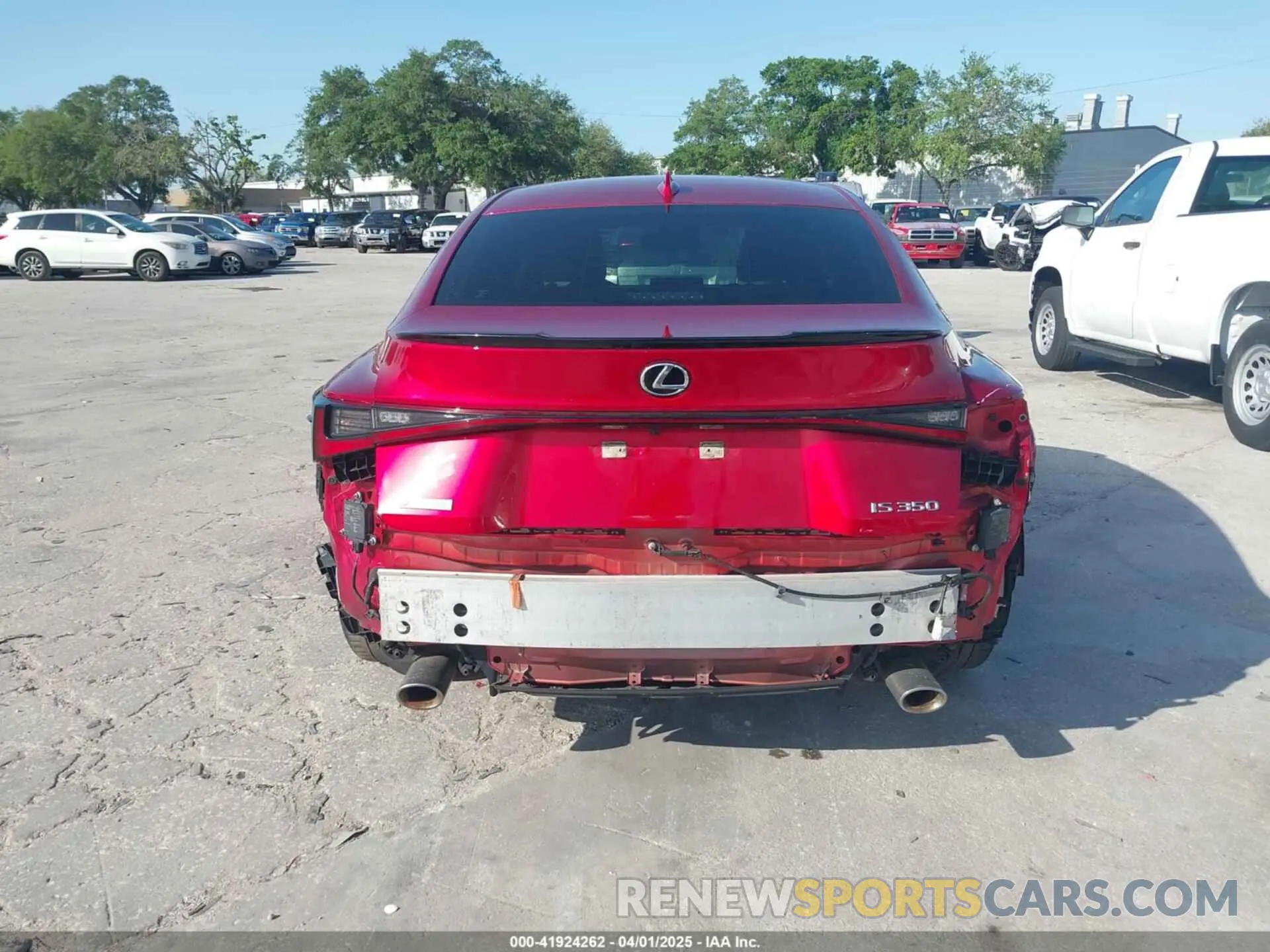 17 fotografías del automóvil dañado JTHGZ1B27M5041855 LEXUS IS 350 2021