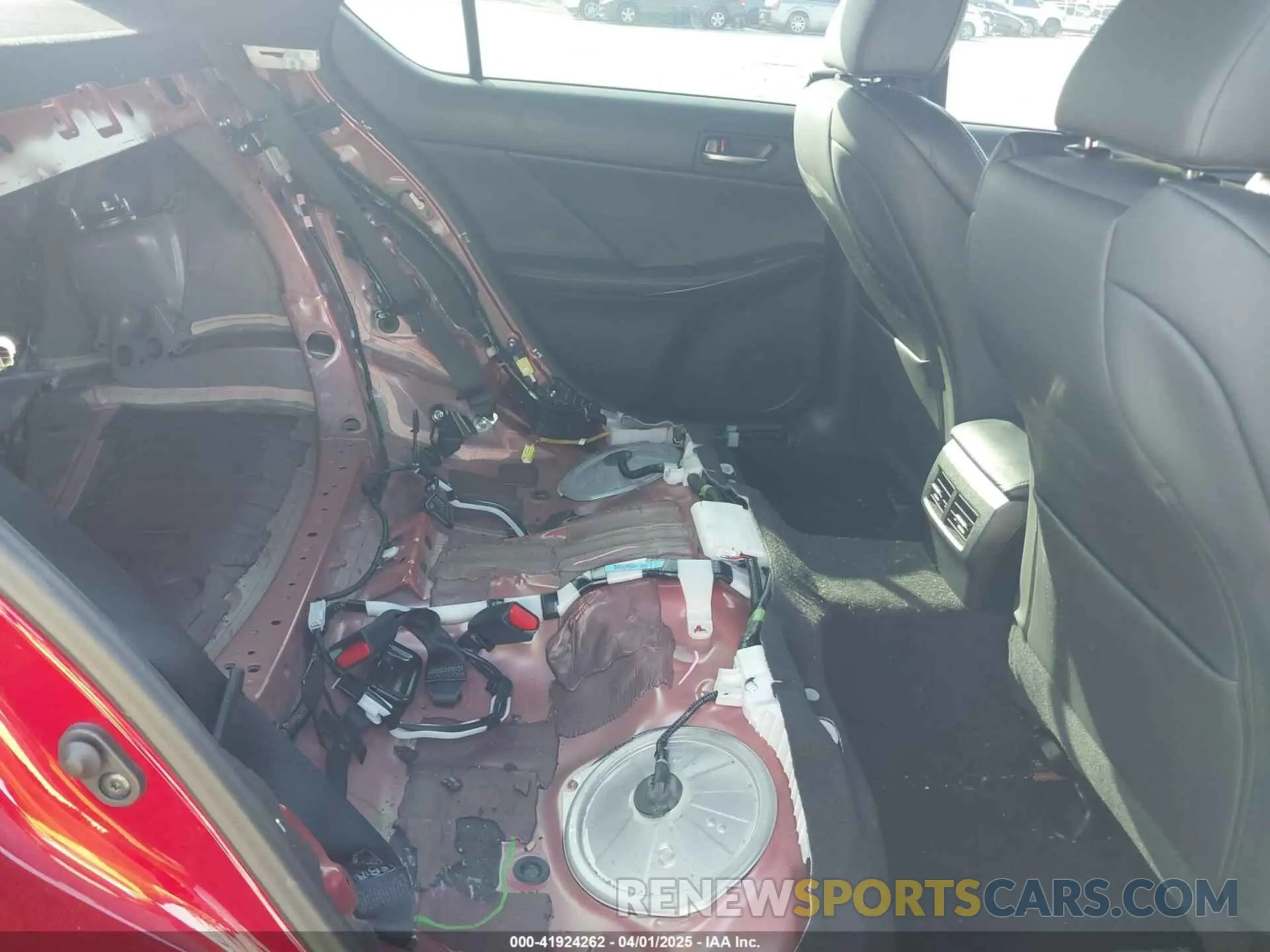 8 fotografías del automóvil dañado JTHGZ1B27M5041855 LEXUS IS 350 2021