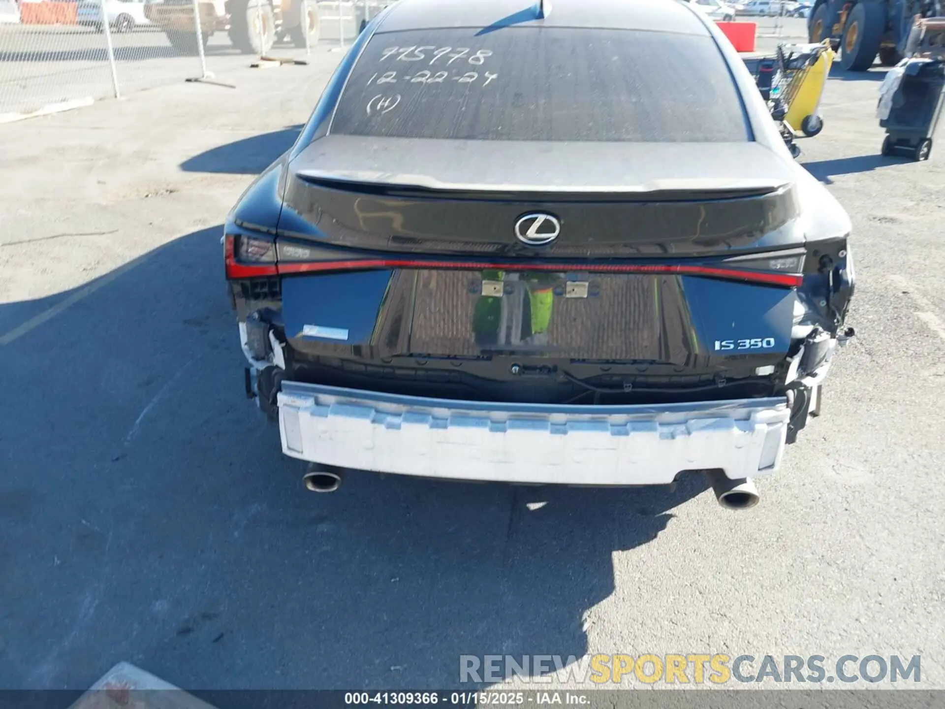 17 fotografías del automóvil dañado JTHGZ1B27M5043699 LEXUS IS 350 2021
