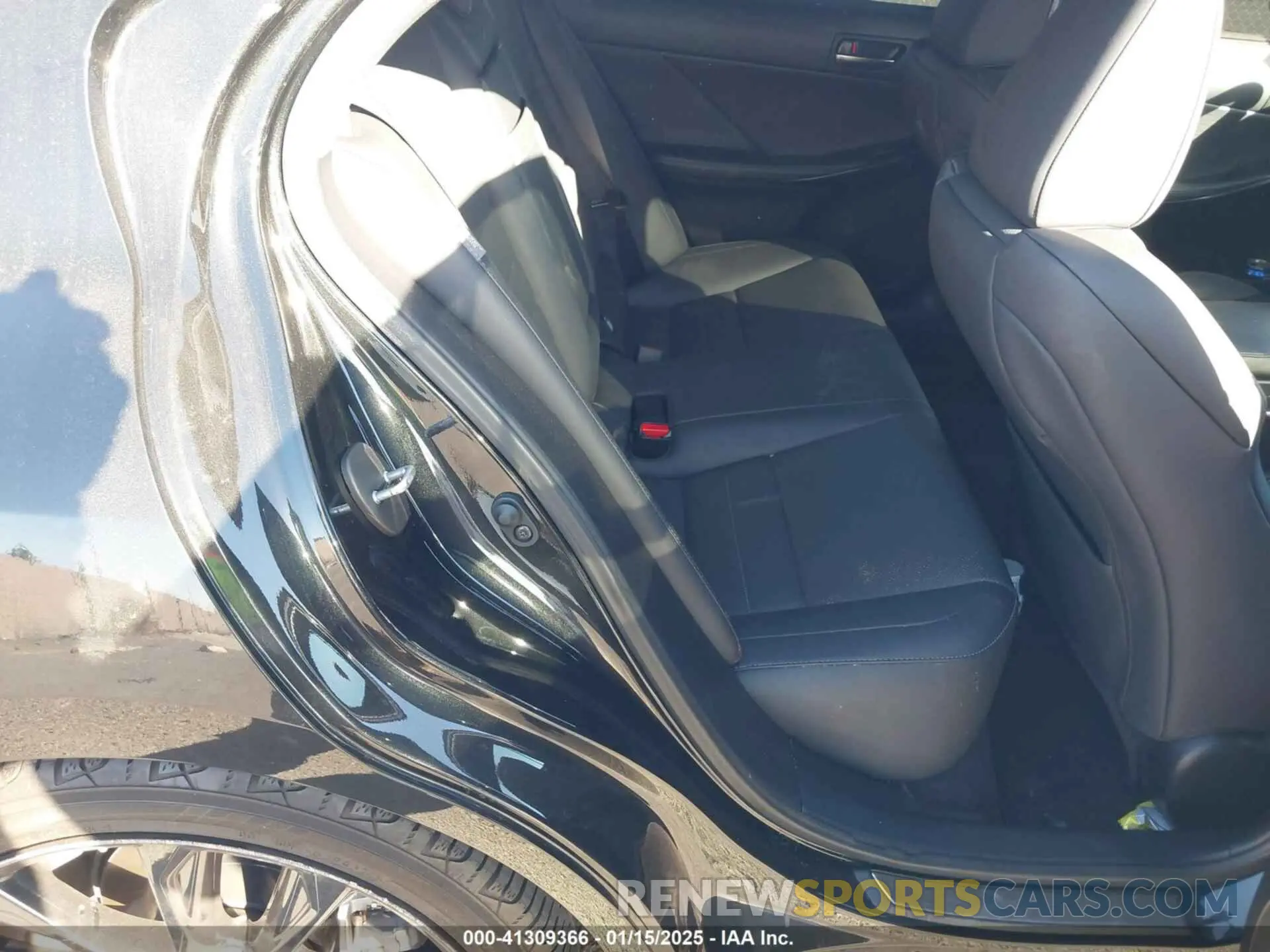 8 fotografías del automóvil dañado JTHGZ1B27M5043699 LEXUS IS 350 2021