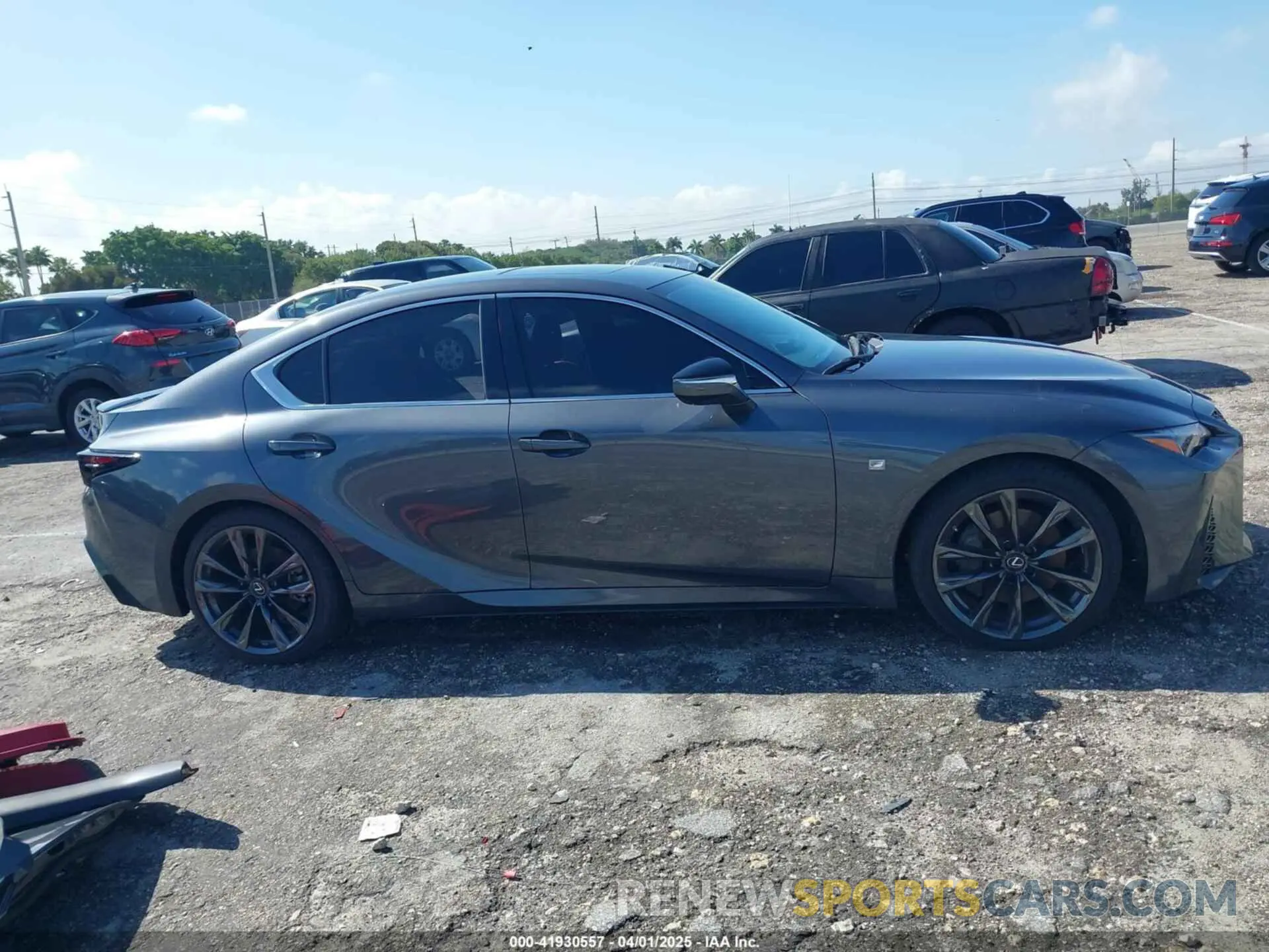 13 fotografías del automóvil dañado JTHGZ1B27M5045601 LEXUS IS 350 2021