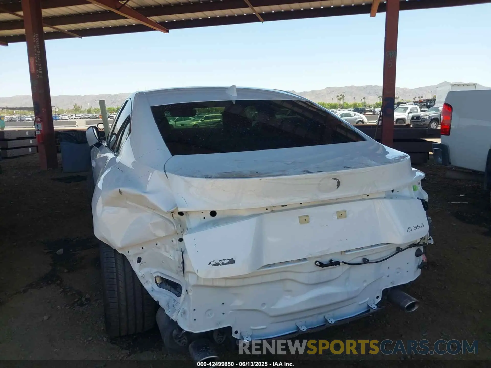 19 fotografías del automóvil dañado JTHGZ1B27M5046330 LEXUS IS 350 2021