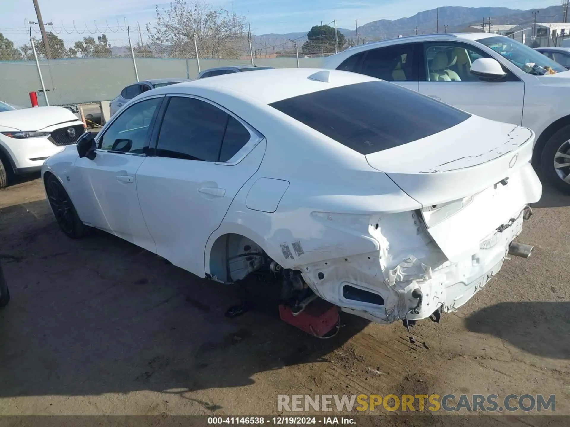 3 fotografías del automóvil dañado JTHGZ1B28M5038611 LEXUS IS 350 2021