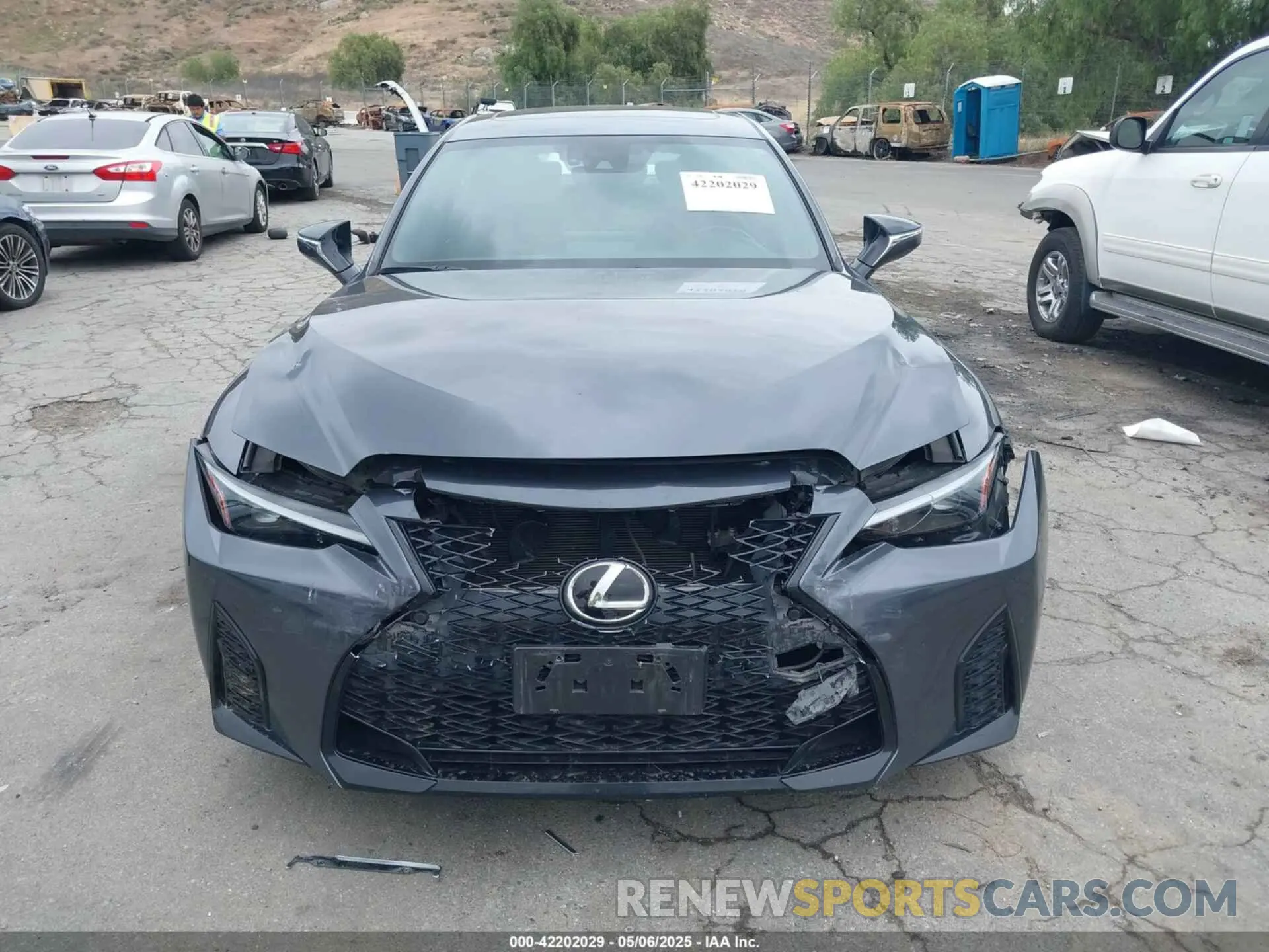 12 fotografías del automóvil dañado JTHGZ1B28M5044280 LEXUS IS 350 2021