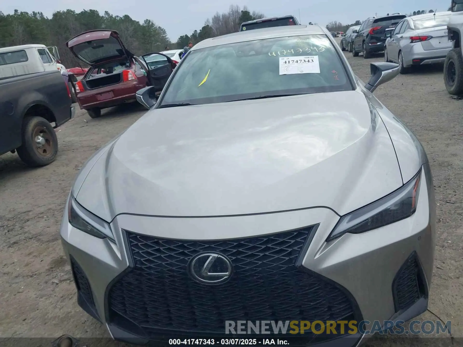 13 fotografías del automóvil dañado JTHGZ1B29M5046992 LEXUS IS 350 2021