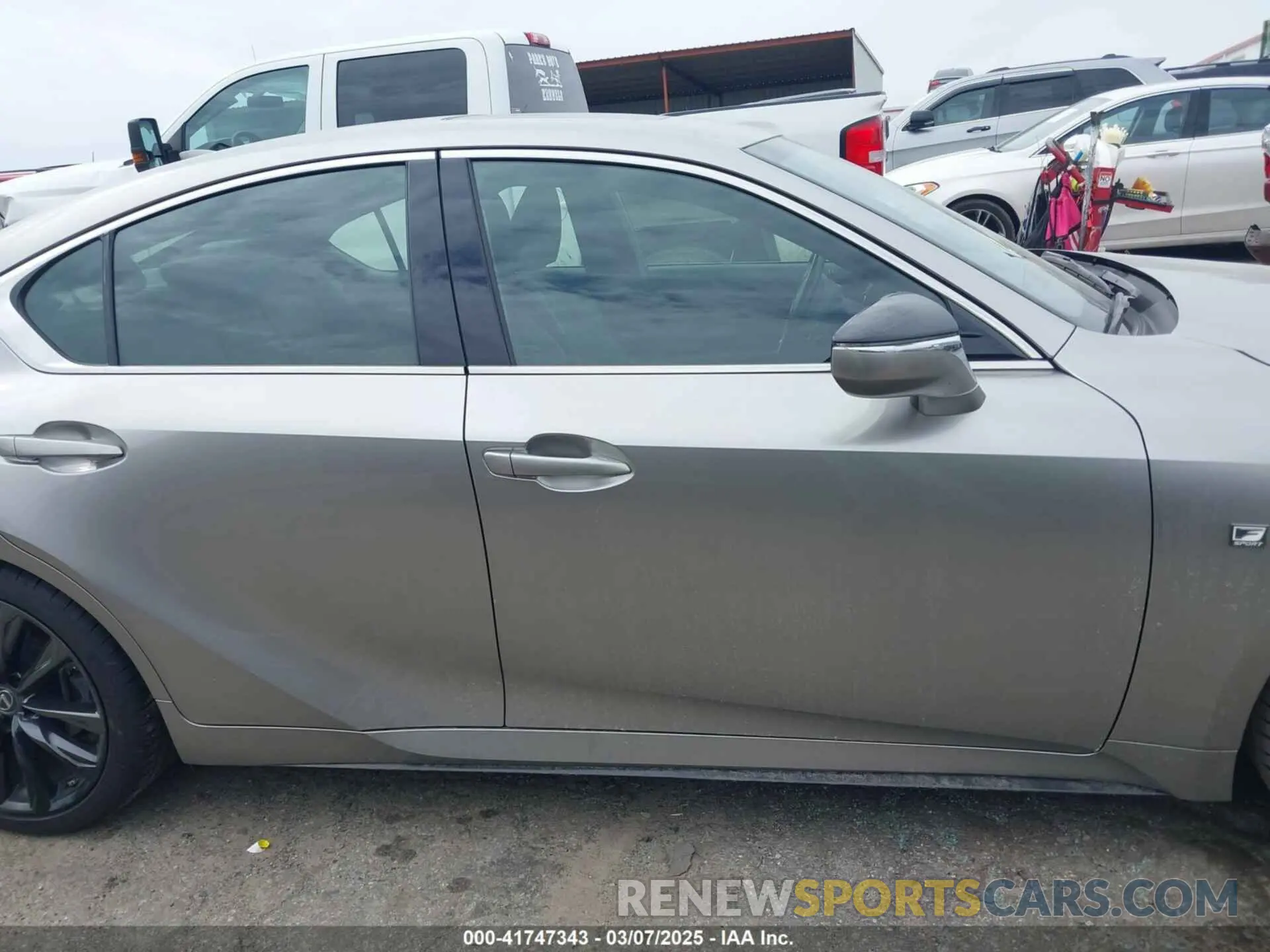 14 fotografías del automóvil dañado JTHGZ1B29M5046992 LEXUS IS 350 2021
