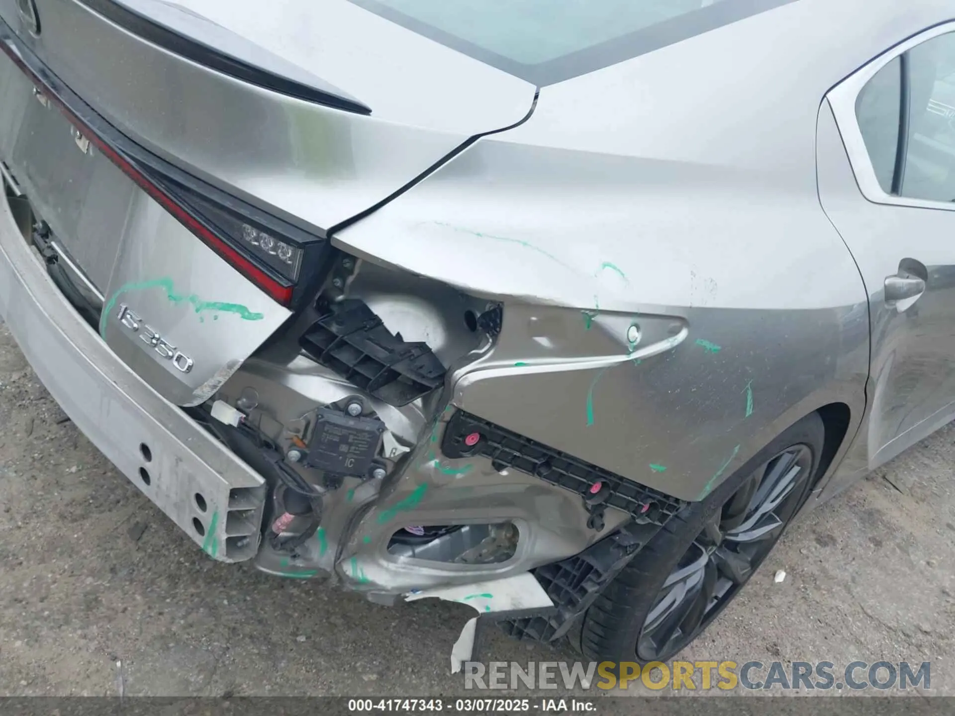 18 fotografías del automóvil dañado JTHGZ1B29M5046992 LEXUS IS 350 2021