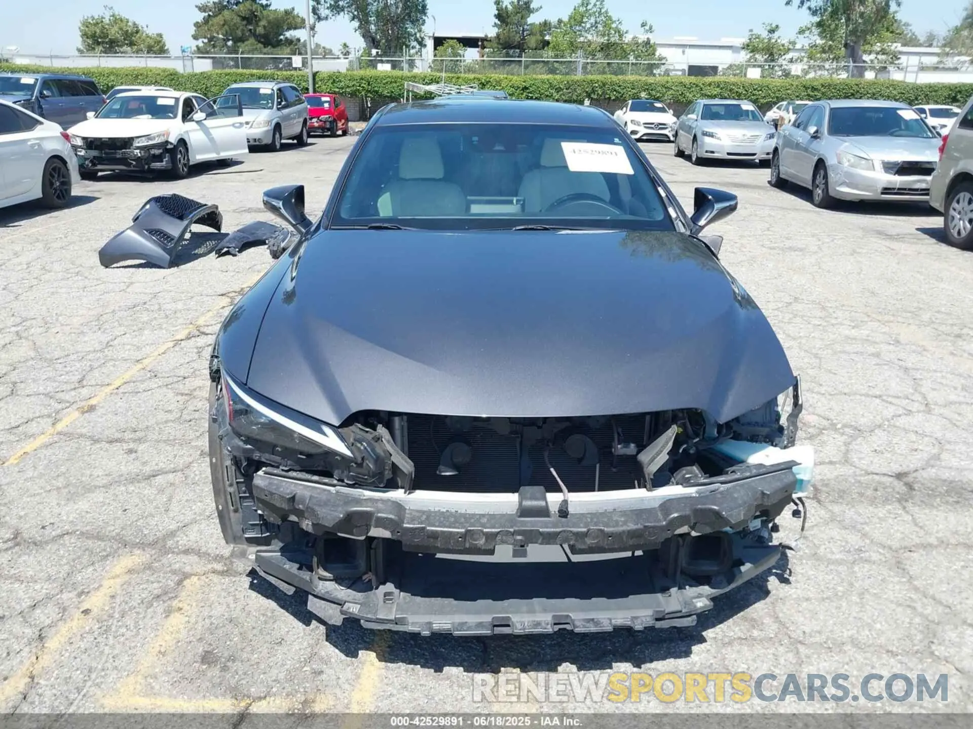13 fotografías del automóvil dañado JTHGZ1B2XM5042188 LEXUS IS 350 2021