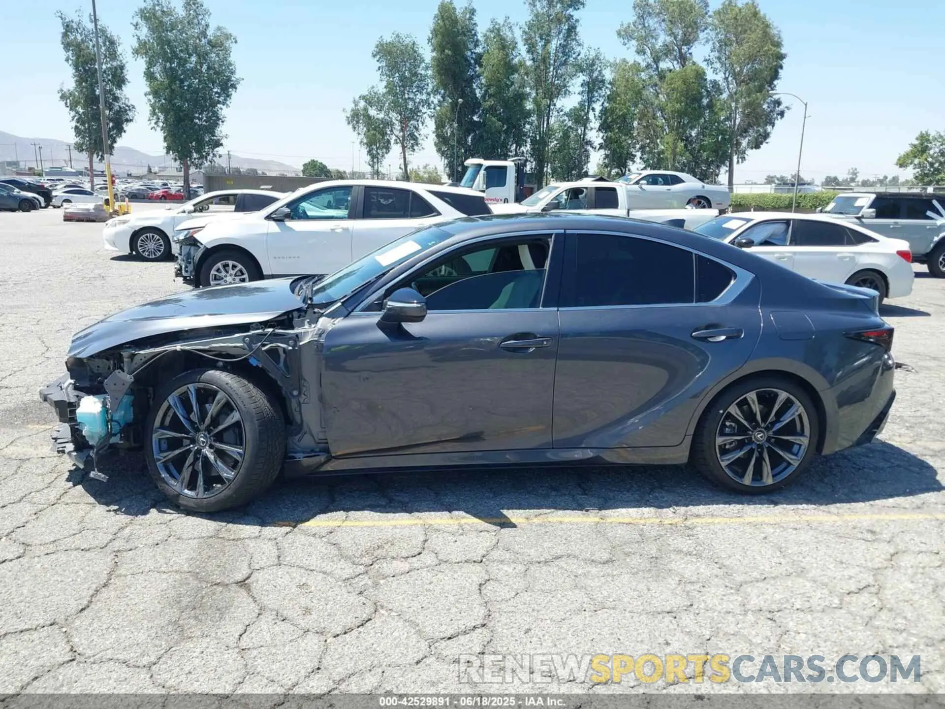 15 fotografías del automóvil dañado JTHGZ1B2XM5042188 LEXUS IS 350 2021