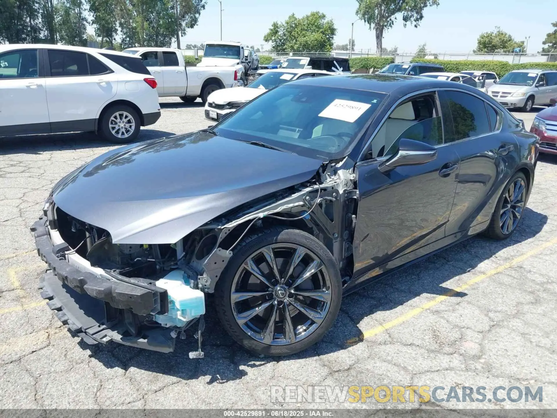 2 fotografías del automóvil dañado JTHGZ1B2XM5042188 LEXUS IS 350 2021