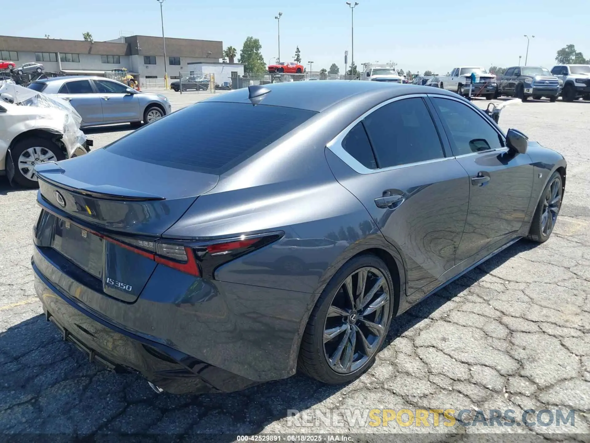 4 fotografías del automóvil dañado JTHGZ1B2XM5042188 LEXUS IS 350 2021