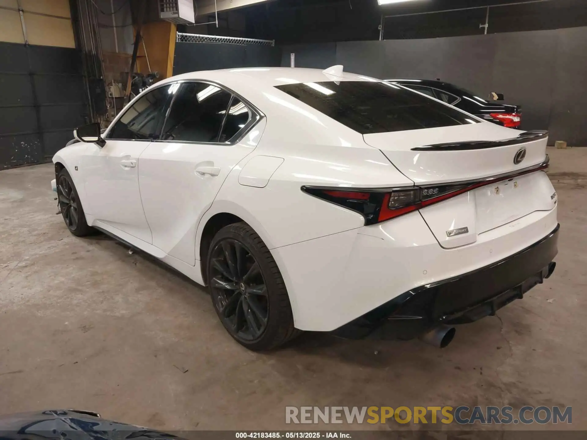 3 fotografías del automóvil dañado JTHGZ1E20M5021250 LEXUS IS 350 2021