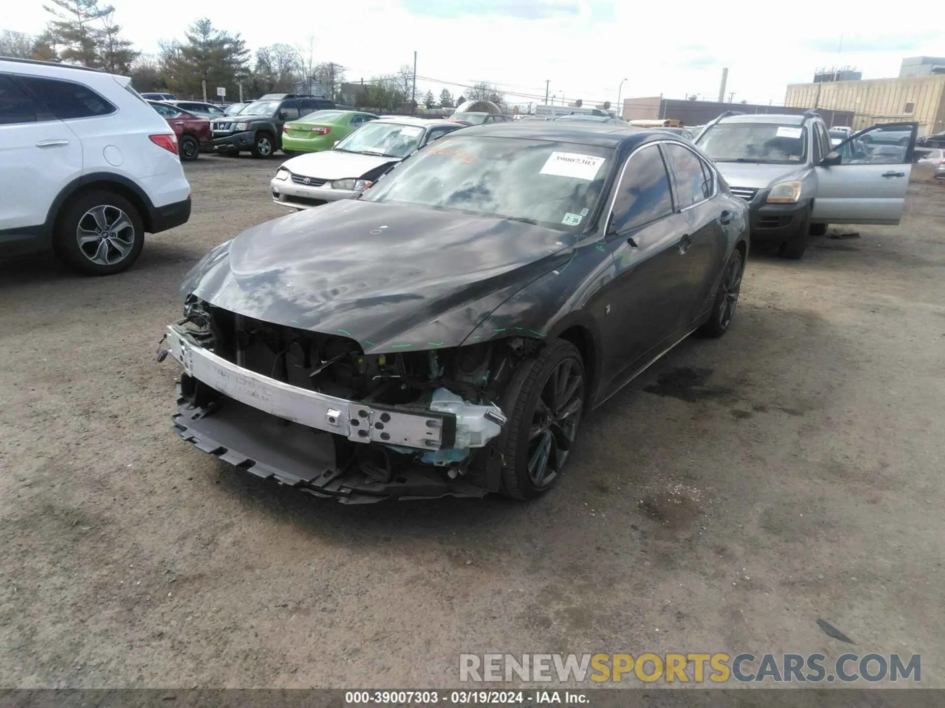 2 fotografías del automóvil dañado JTHGZ1E20M5022057 LEXUS IS 350 2021