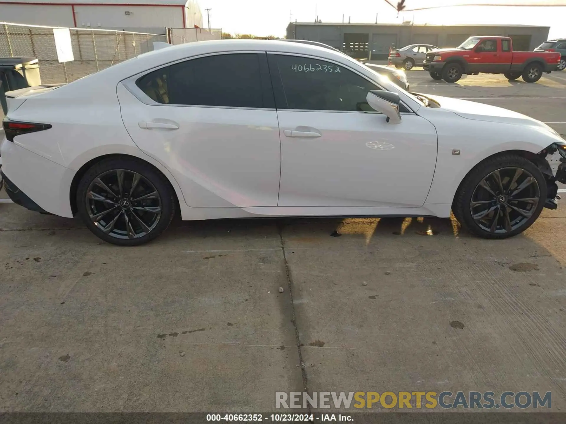 14 fotografías del automóvil dañado JTHGZ1E21M5018924 LEXUS IS 350 2021