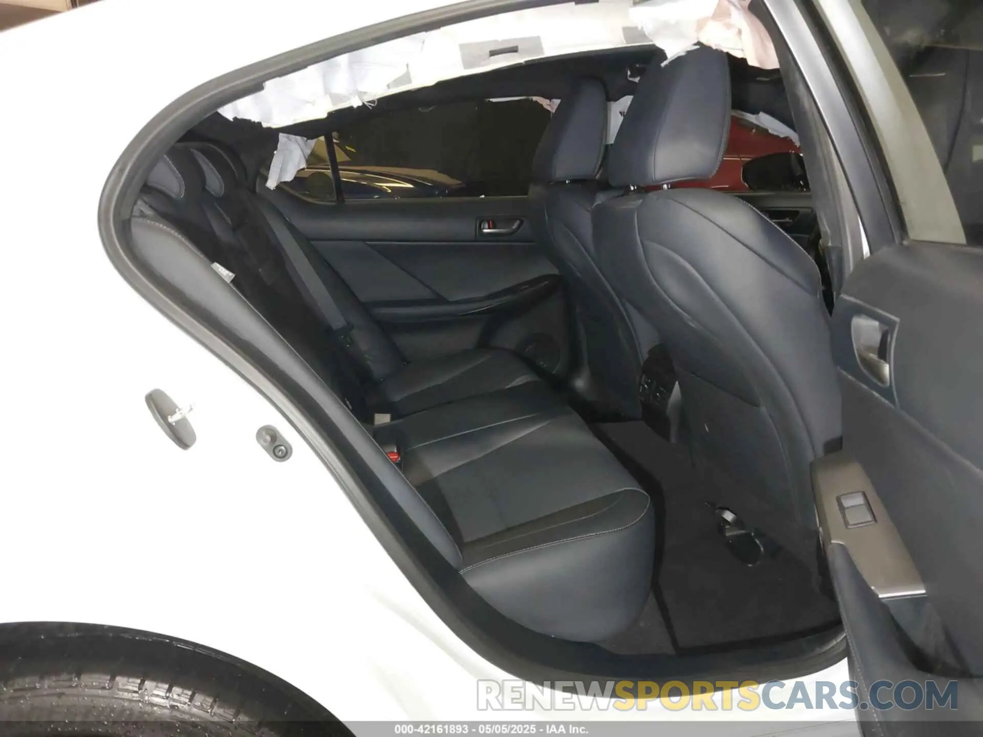 8 fotografías del automóvil dañado JTHGZ1E21M5020060 LEXUS IS 350 2021