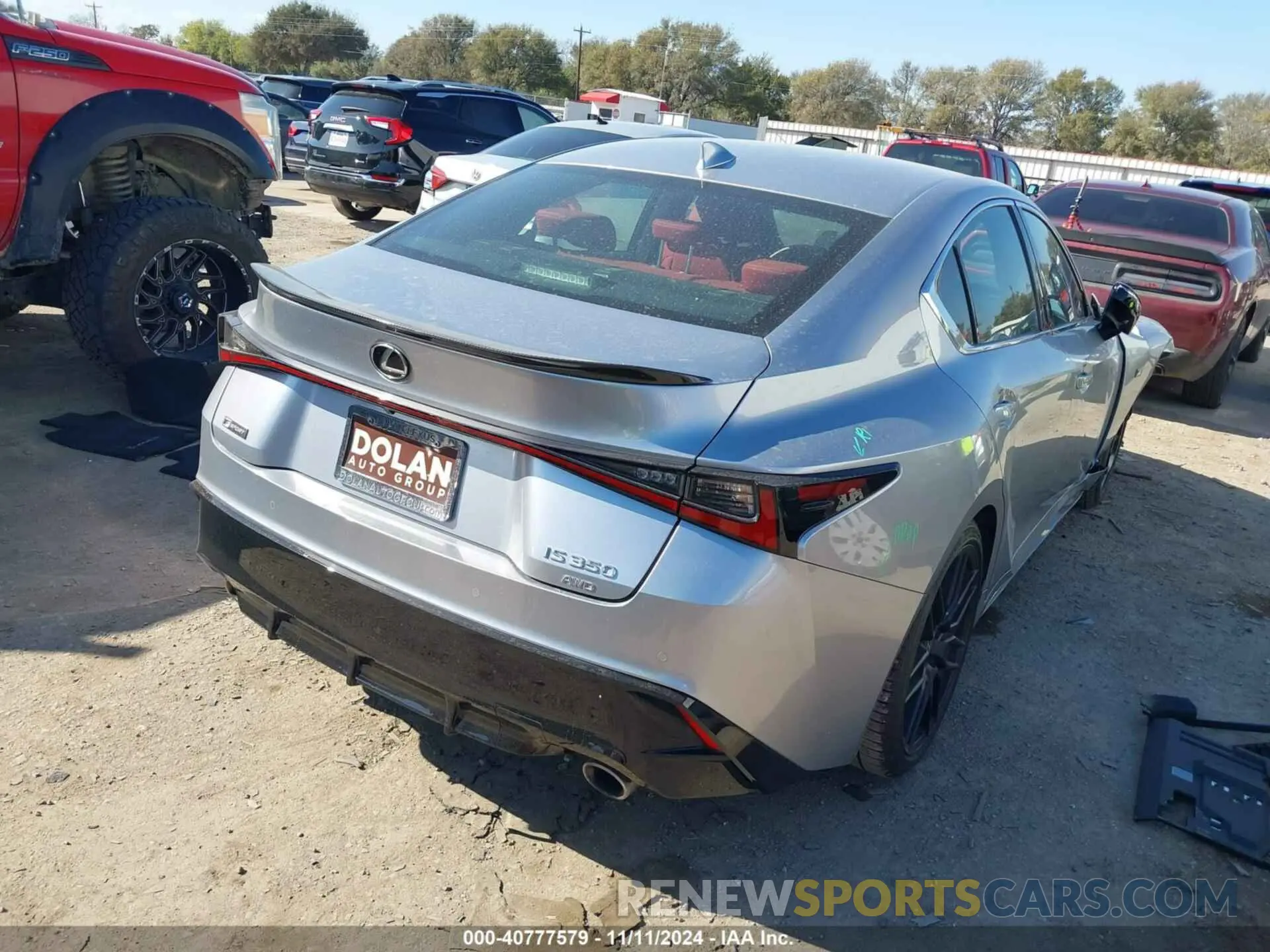 4 fotografías del automóvil dañado JTHGZ1E25M5020269 LEXUS IS 350 2021