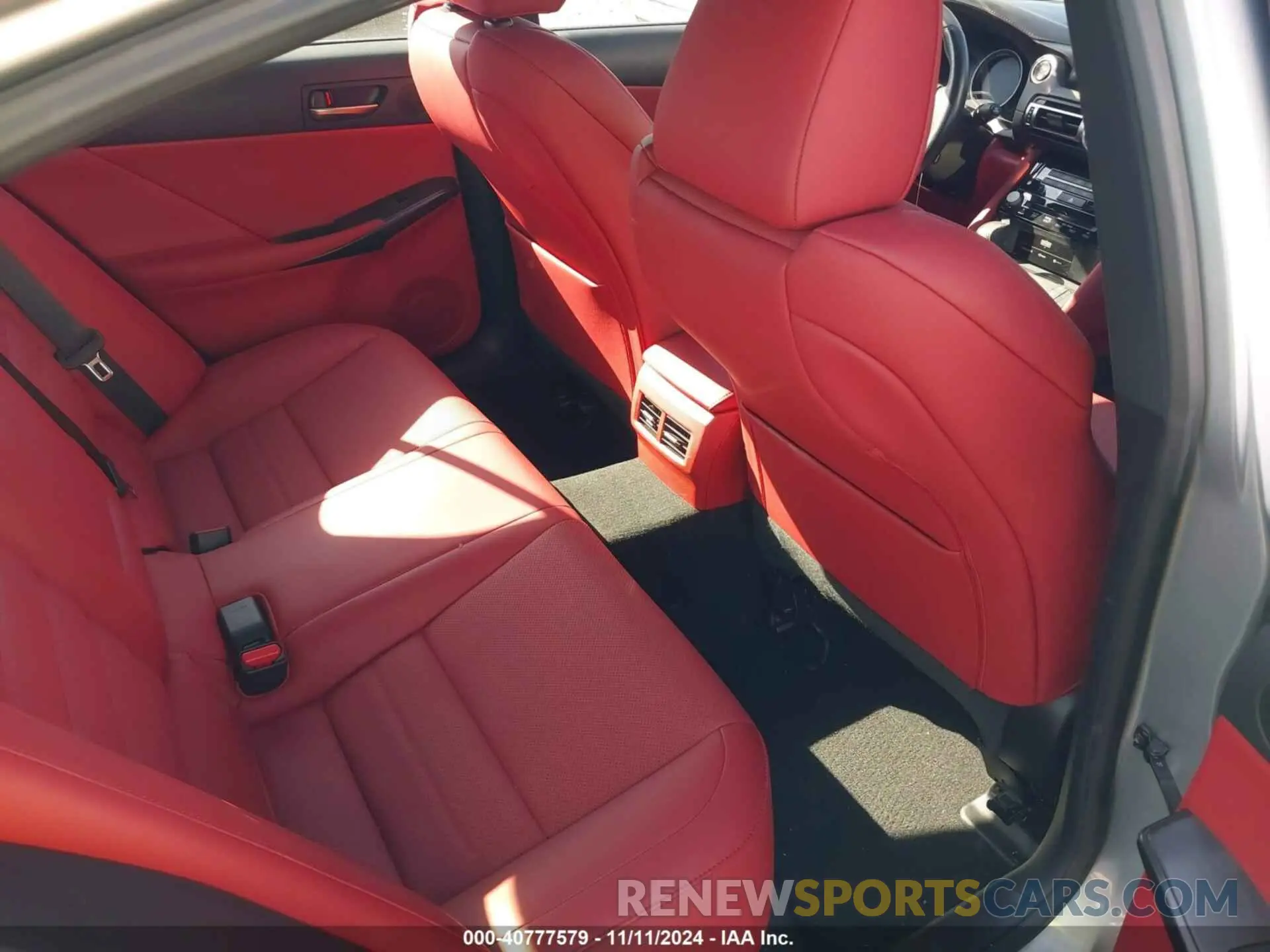 8 fotografías del automóvil dañado JTHGZ1E25M5020269 LEXUS IS 350 2021