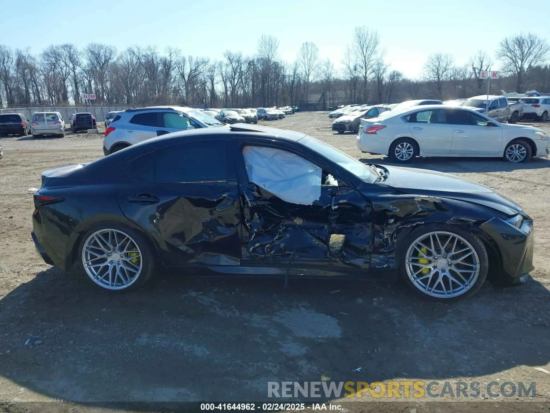 13 fotografías del automóvil dañado JTHGZ1E25M5020868 LEXUS IS 350 2021