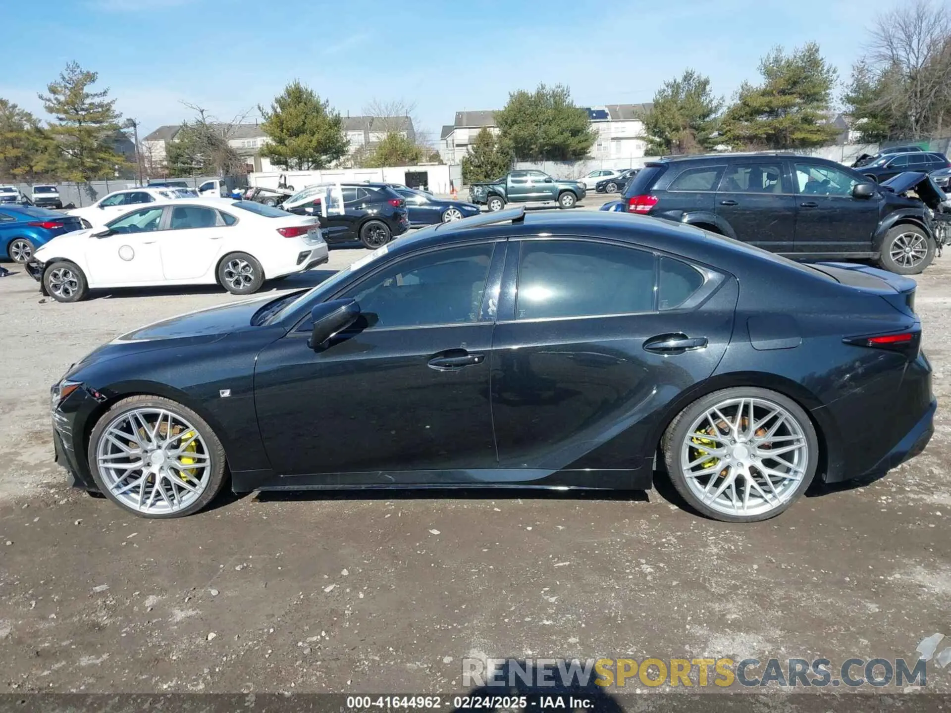 14 fotografías del automóvil dañado JTHGZ1E25M5020868 LEXUS IS 350 2021