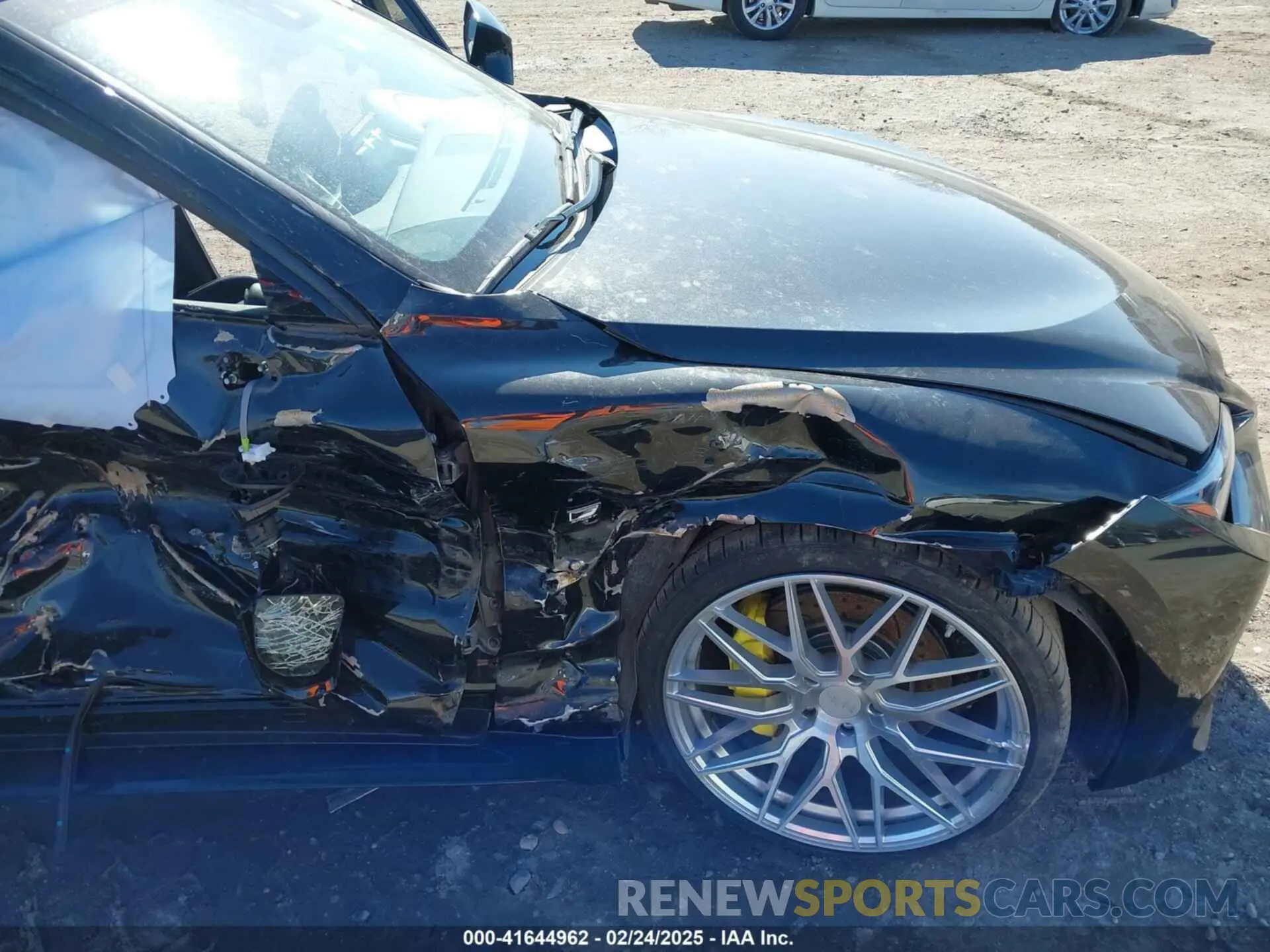 17 fotografías del automóvil dañado JTHGZ1E25M5020868 LEXUS IS 350 2021