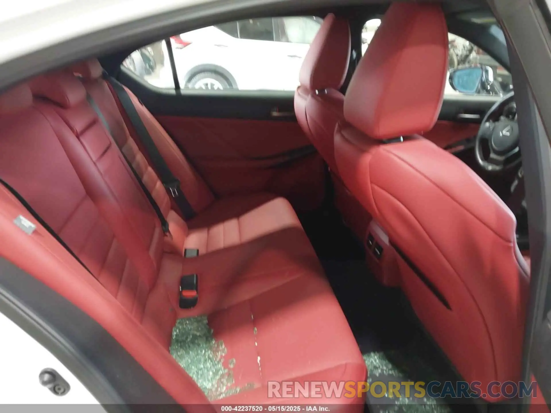 8 fotografías del automóvil dañado JTHGZ1E26M5021785 LEXUS IS 350 2021
