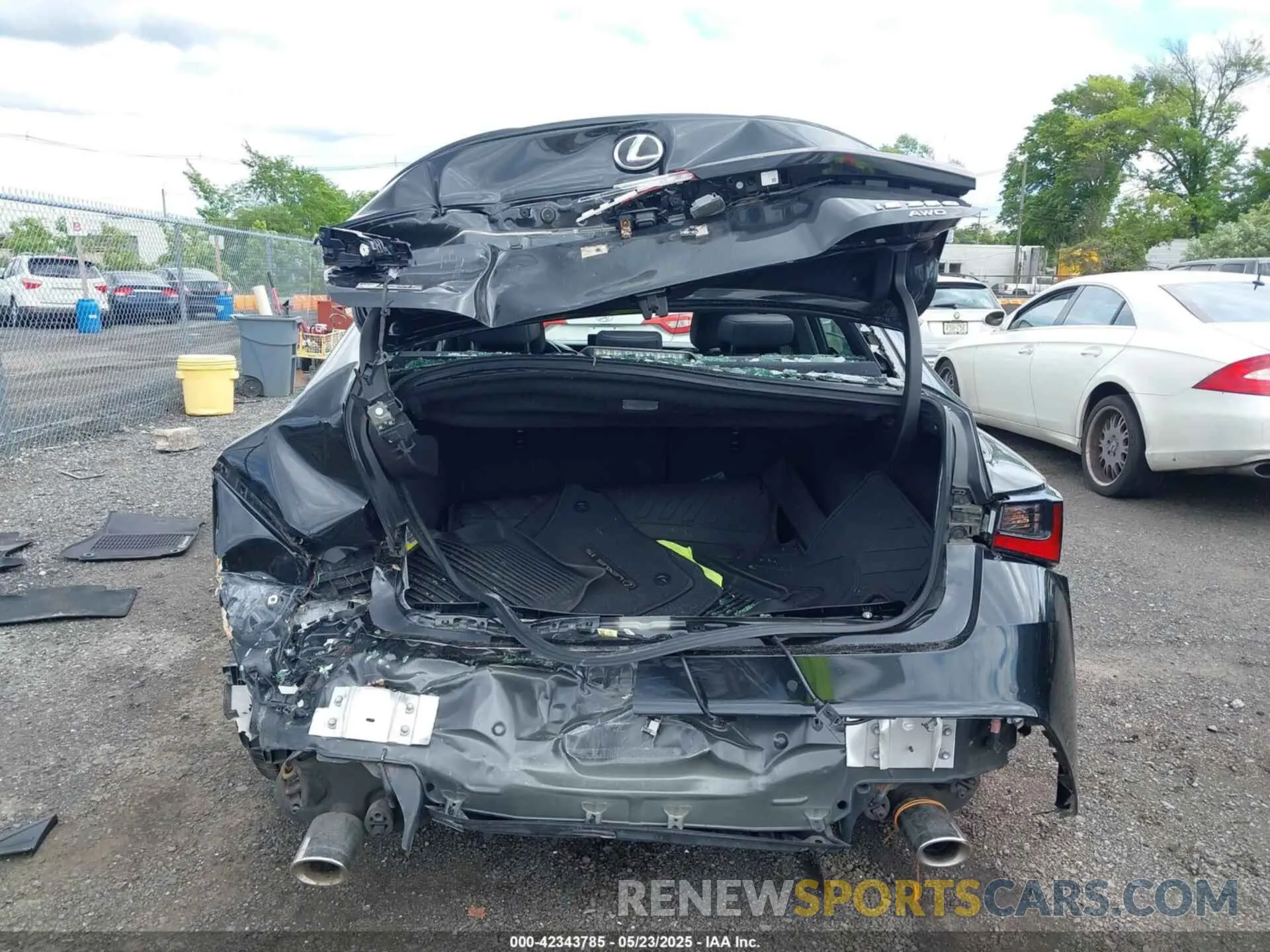 16 fotografías del automóvil dañado JTHGZ1E29M5021537 LEXUS IS 350 2021