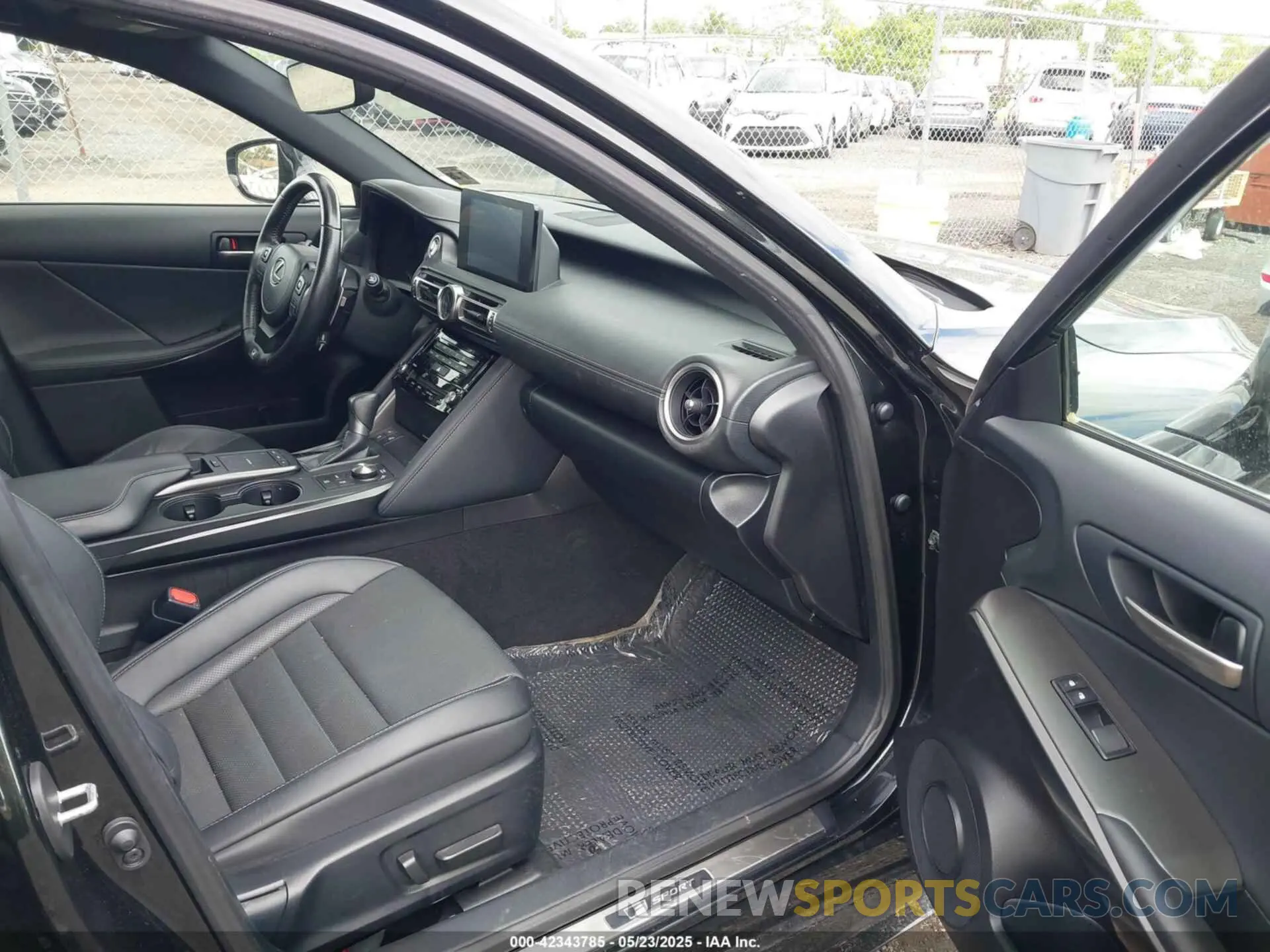 5 fotografías del automóvil dañado JTHGZ1E29M5021537 LEXUS IS 350 2021