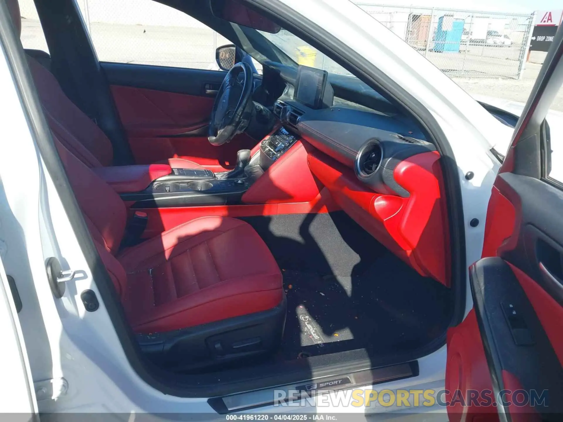 5 fotografías del automóvil dañado JTHGZ1E29M5022574 LEXUS IS 350 2021