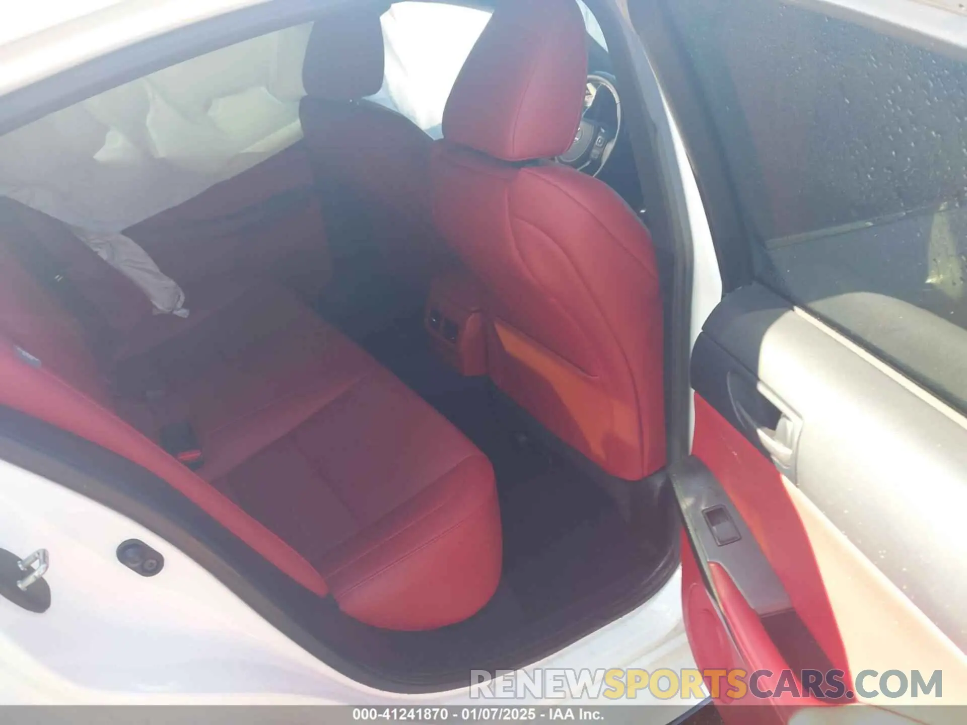 8 fotografías del automóvil dañado JTHGZ1B21N5050374 LEXUS IS 350 2022