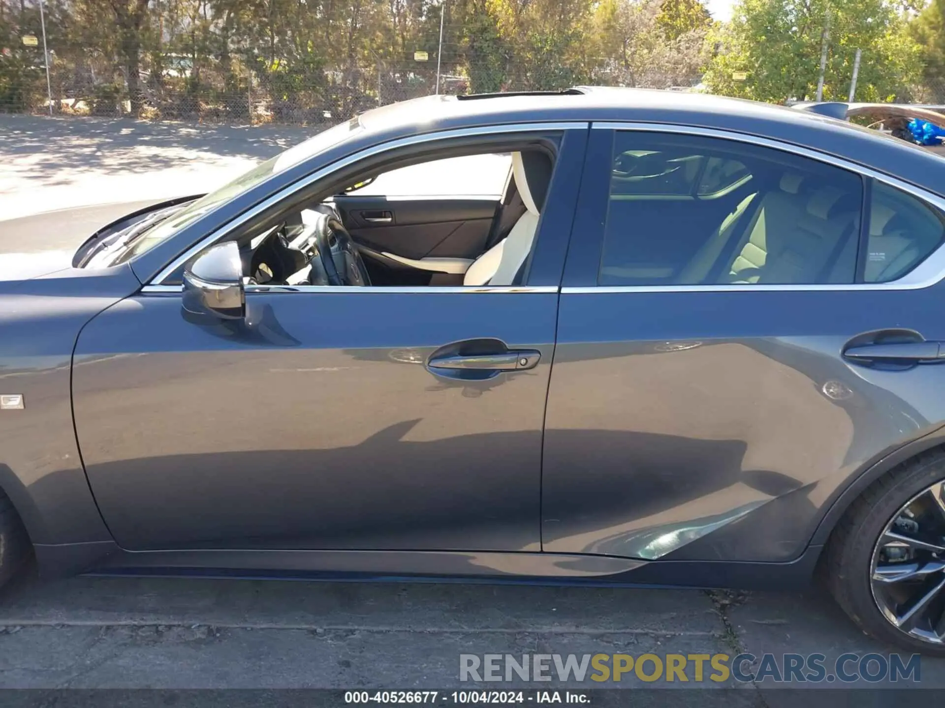 14 fotografías del automóvil dañado JTHGZ1B21N5056014 LEXUS IS 350 2022
