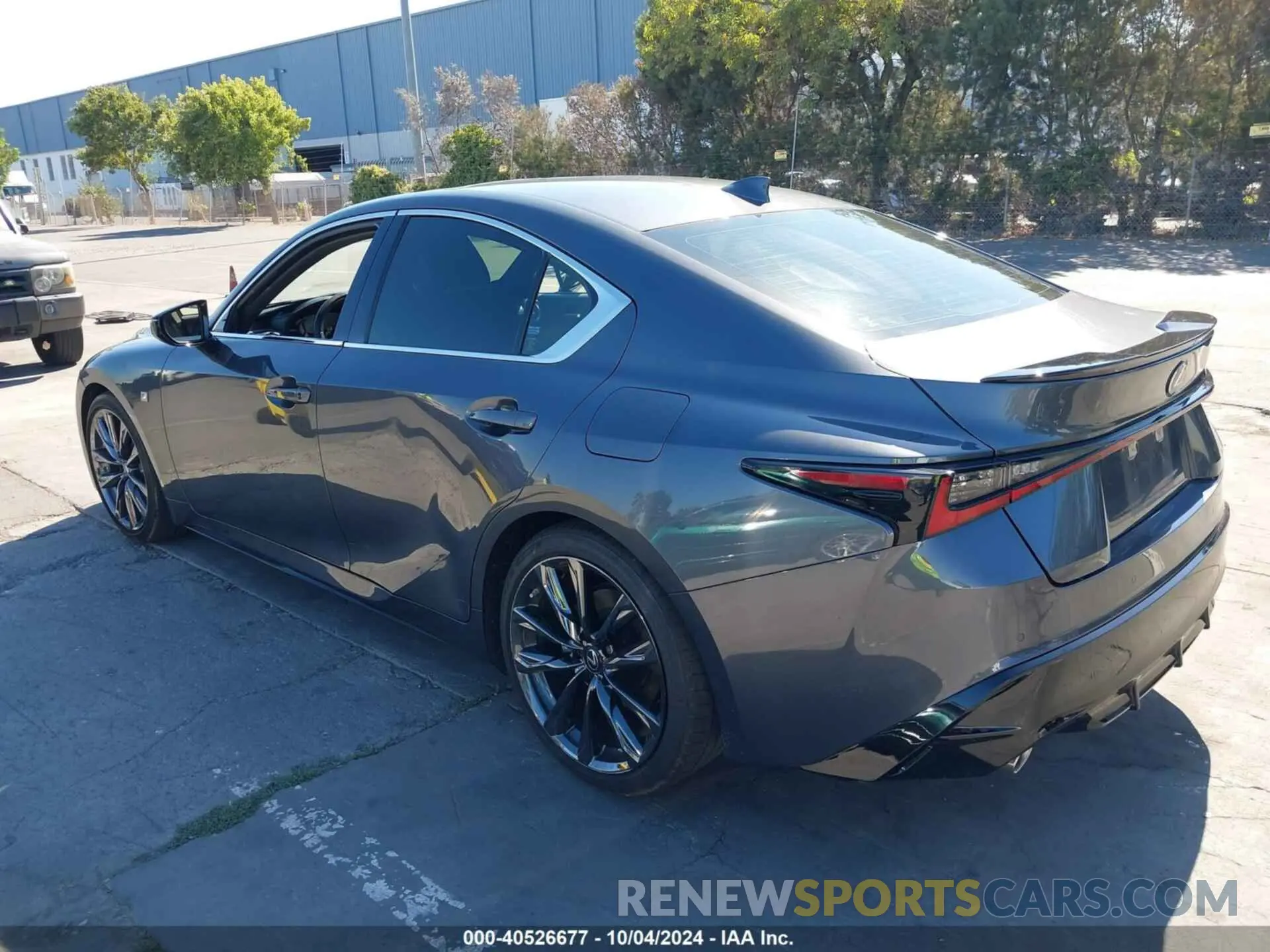 3 fotografías del automóvil dañado JTHGZ1B21N5056014 LEXUS IS 350 2022