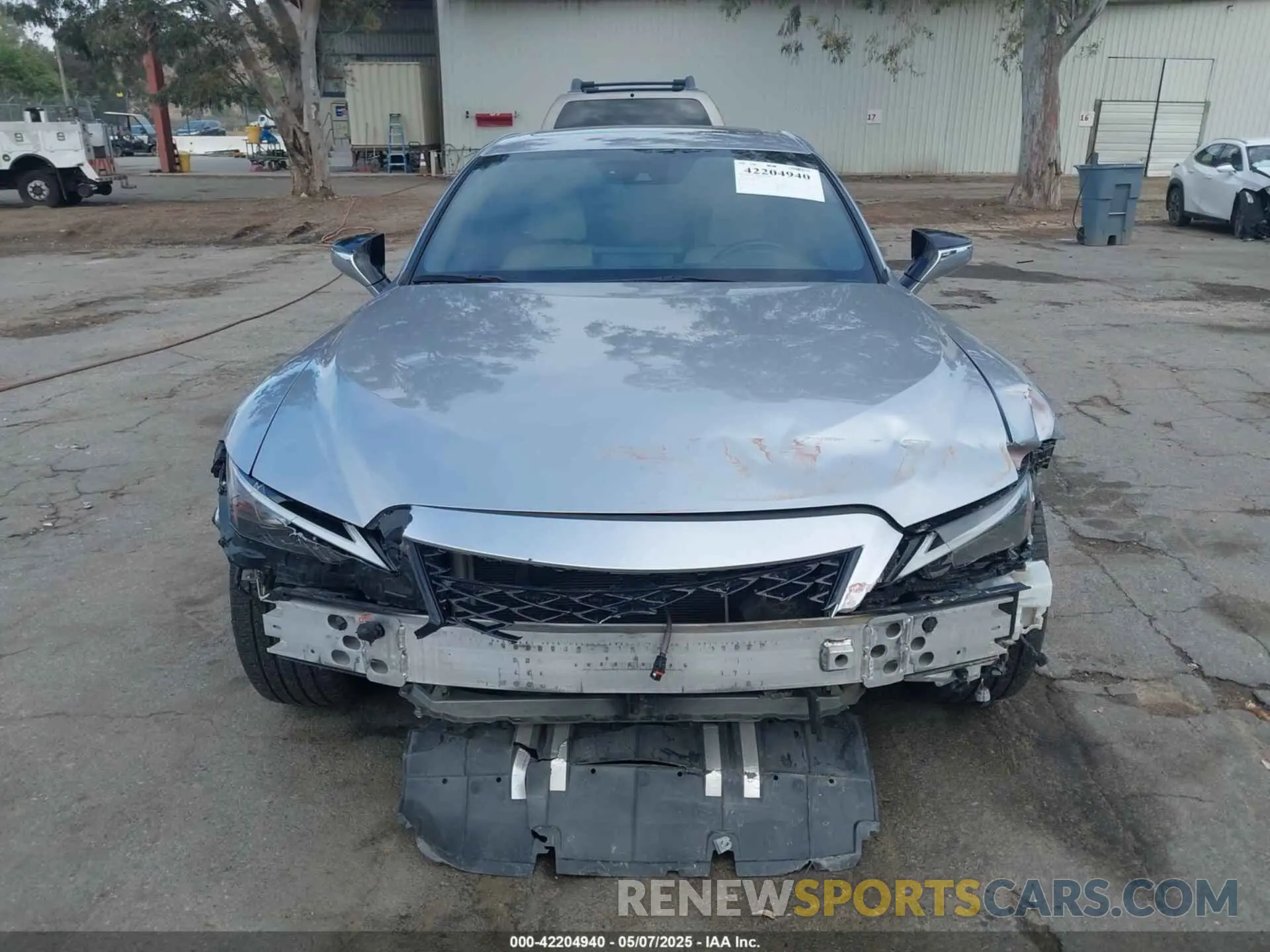 12 fotografías del automóvil dañado JTHGZ1B22N5050383 LEXUS IS 350 2022
