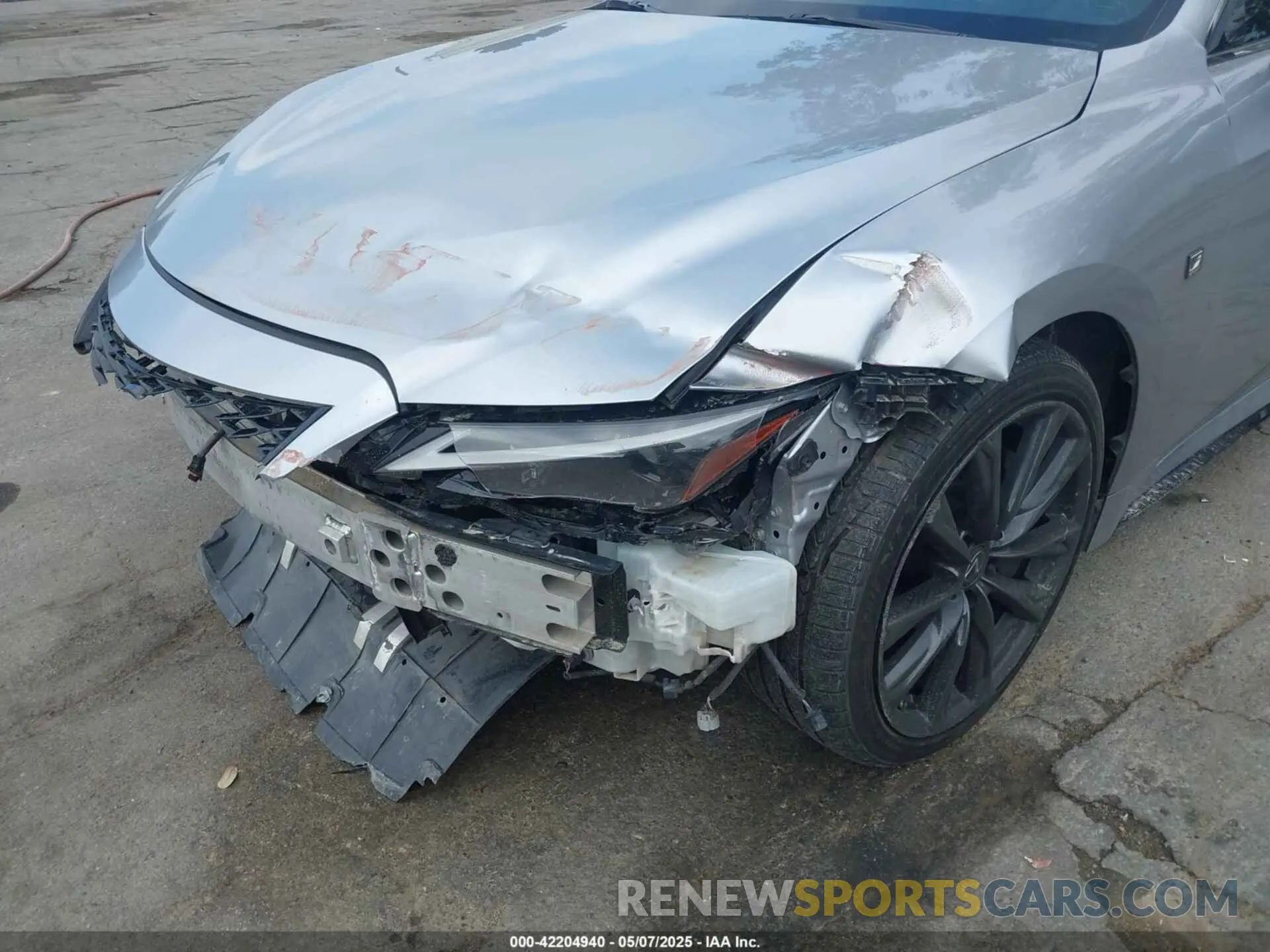 6 fotografías del automóvil dañado JTHGZ1B22N5050383 LEXUS IS 350 2022