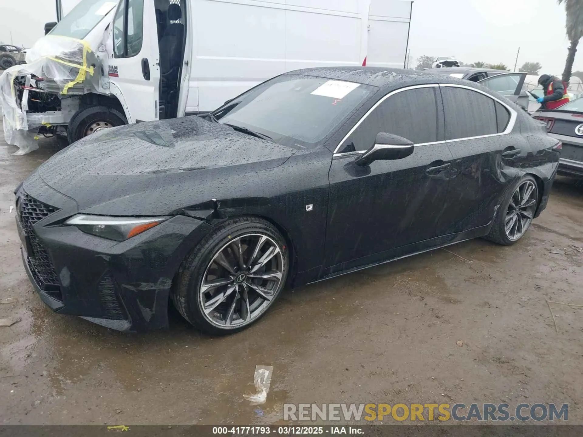 2 fotografías del automóvil dañado JTHGZ1B23N5052532 LEXUS IS 350 2022