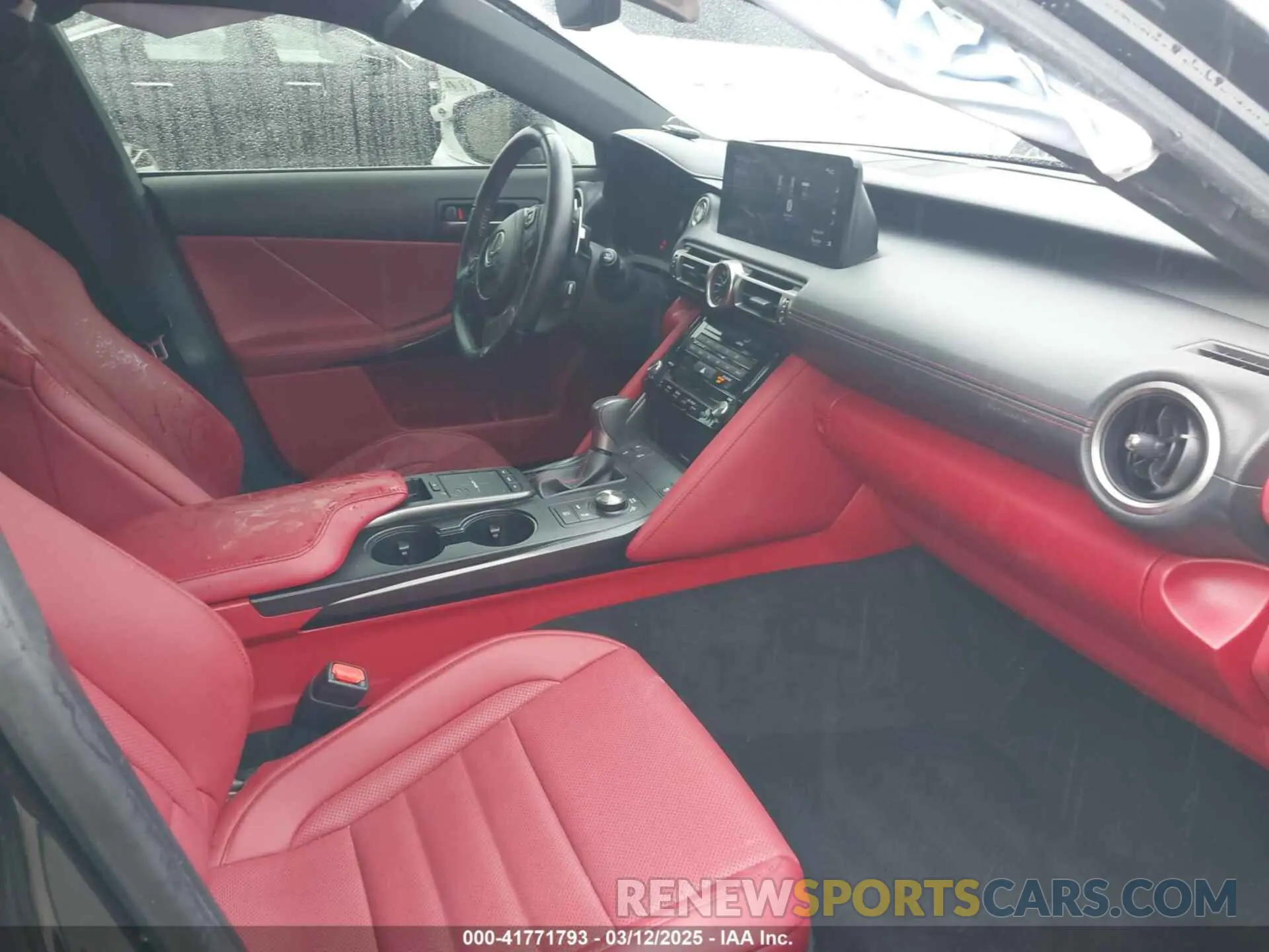 5 fotografías del automóvil dañado JTHGZ1B23N5052532 LEXUS IS 350 2022