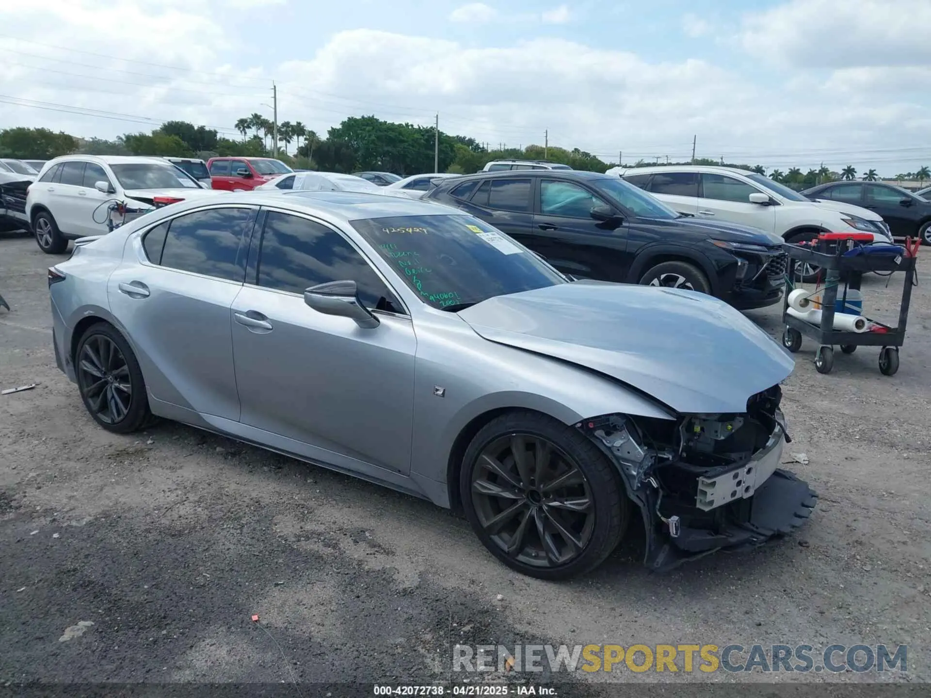 1 fotografías del automóvil dañado JTHGZ1B24N5049106 LEXUS IS 350 2022