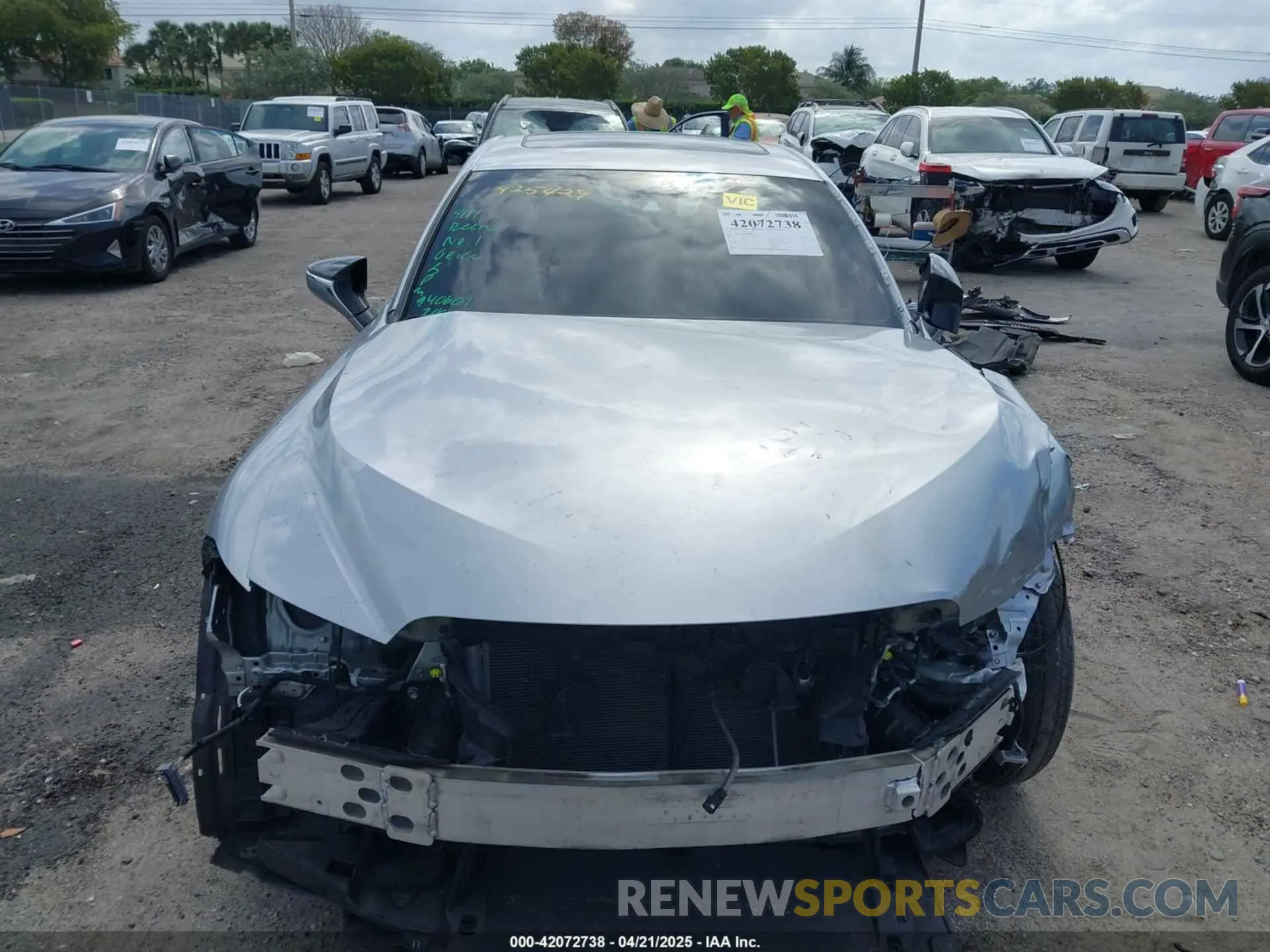 12 fotografías del automóvil dañado JTHGZ1B24N5049106 LEXUS IS 350 2022
