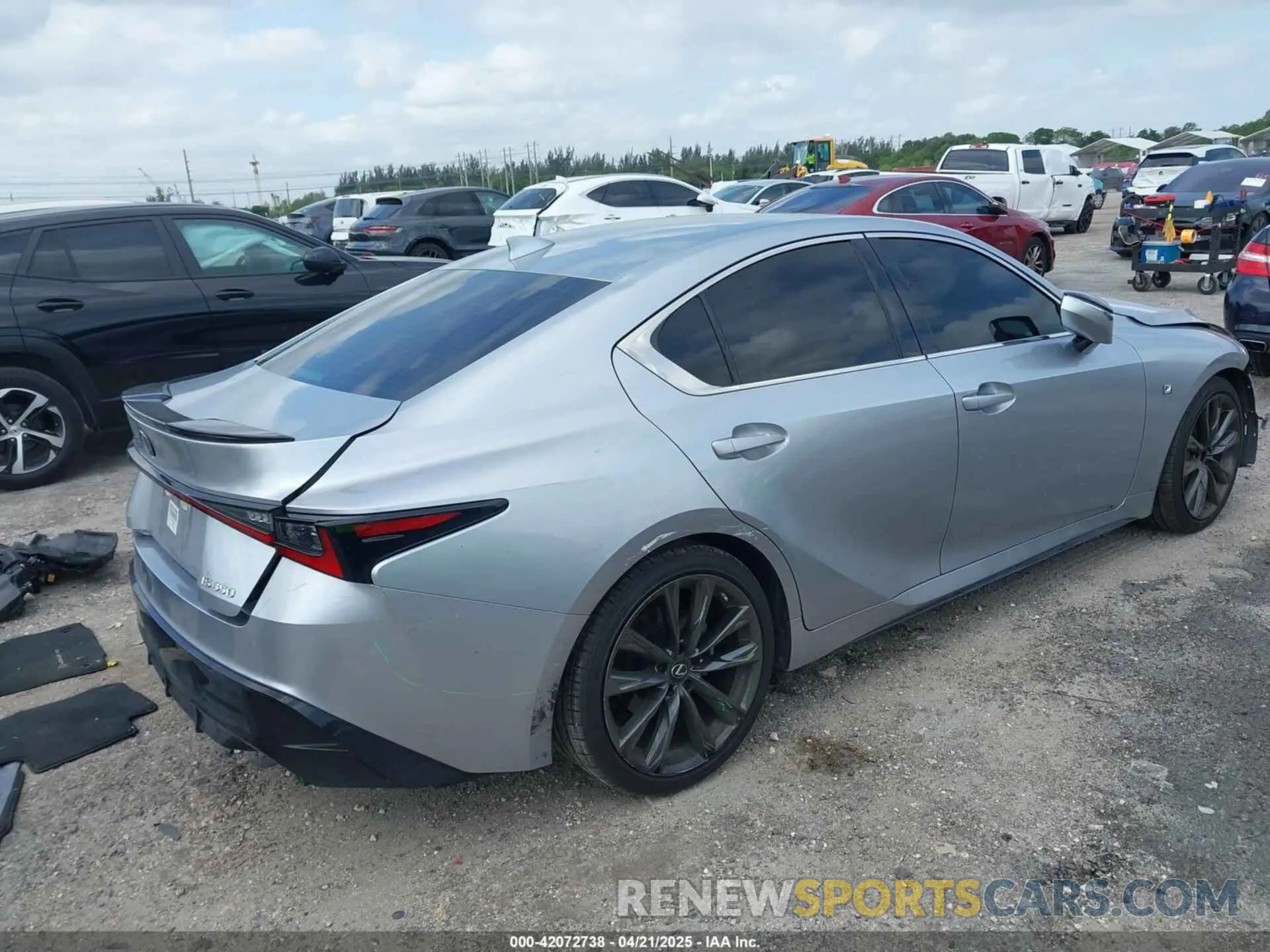 4 fotografías del automóvil dañado JTHGZ1B24N5049106 LEXUS IS 350 2022