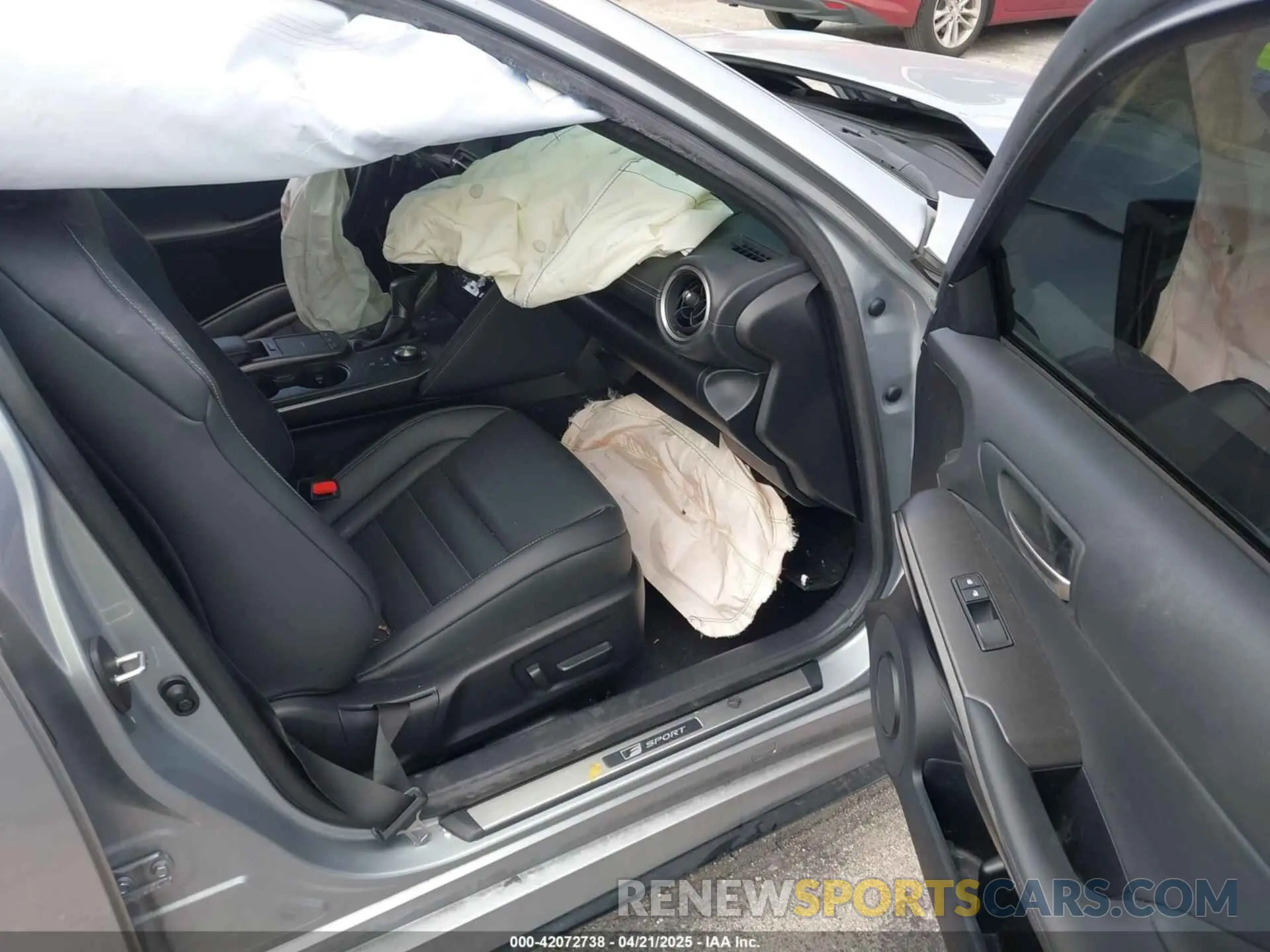 5 fotografías del automóvil dañado JTHGZ1B24N5049106 LEXUS IS 350 2022