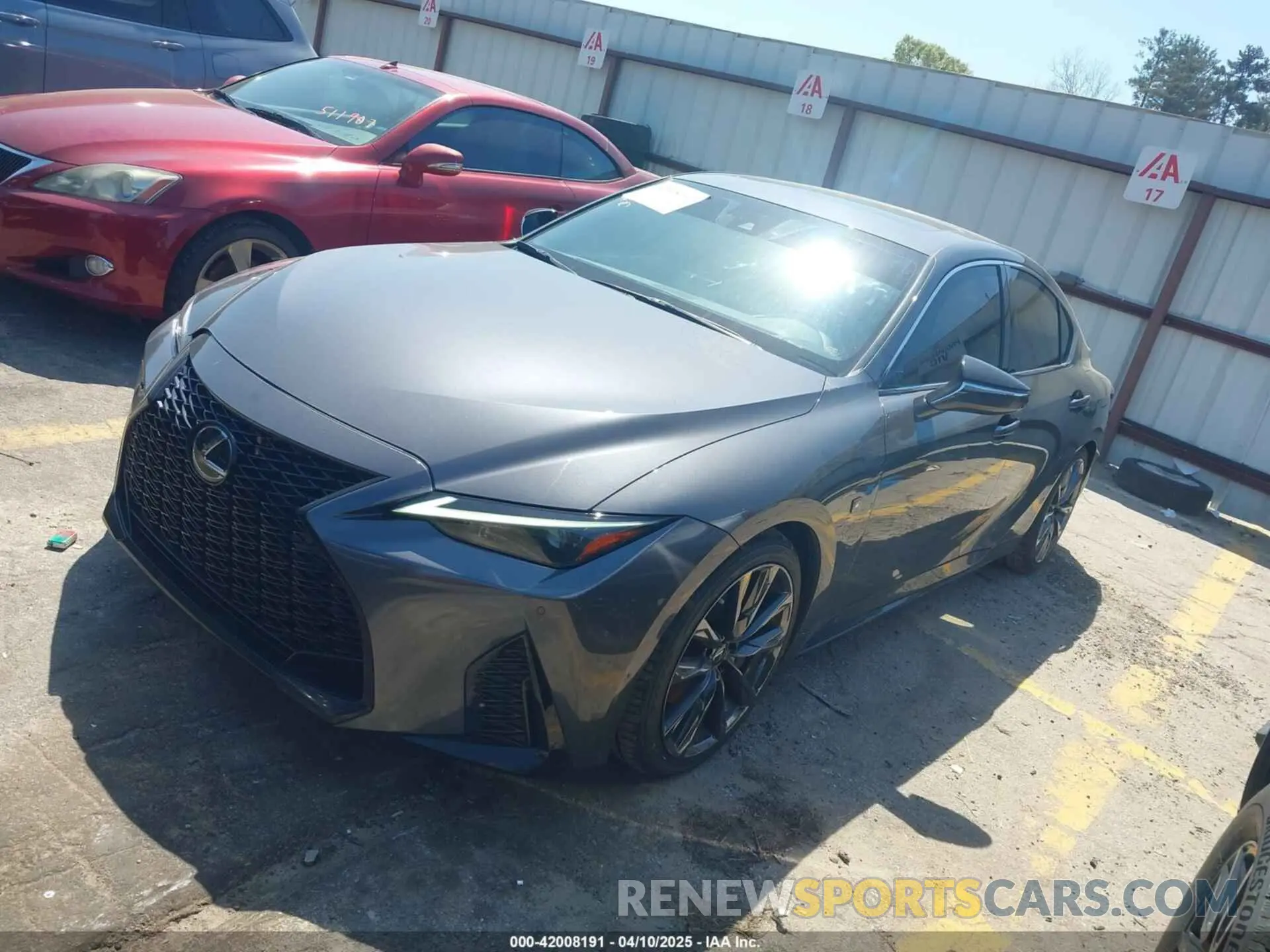 2 fotografías del automóvil dañado JTHGZ1B24N5051969 LEXUS IS 350 2022