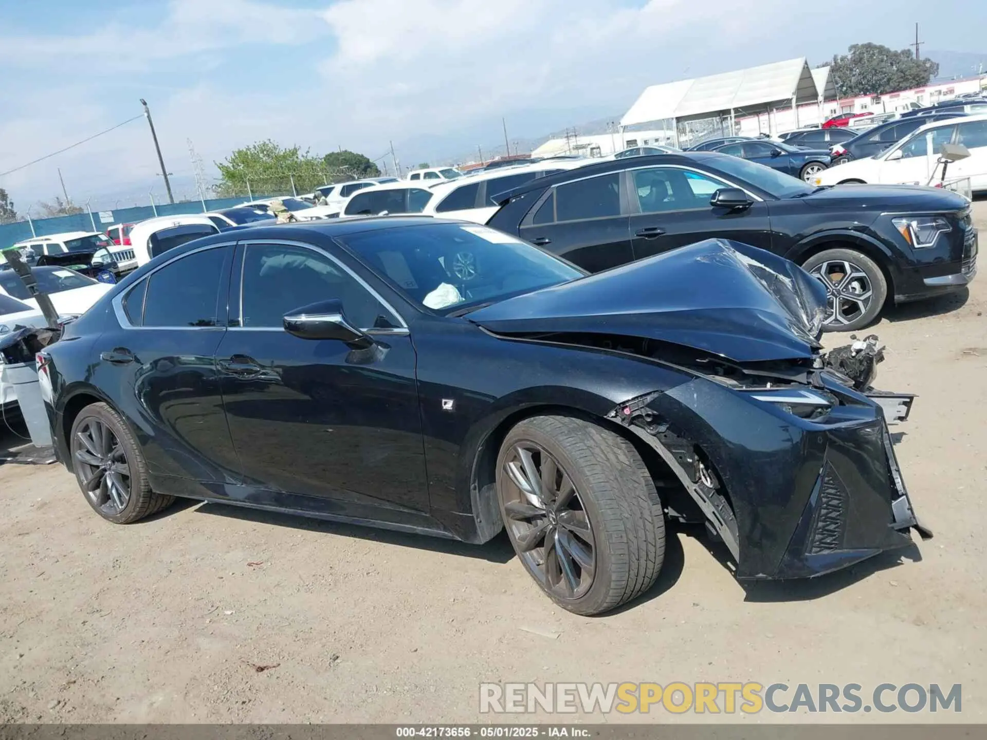13 fotografías del automóvil dañado JTHGZ1B24N5052989 LEXUS IS 350 2022