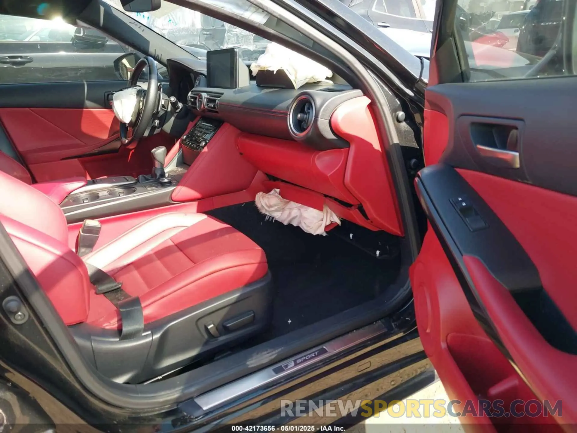 5 fotografías del automóvil dañado JTHGZ1B24N5052989 LEXUS IS 350 2022