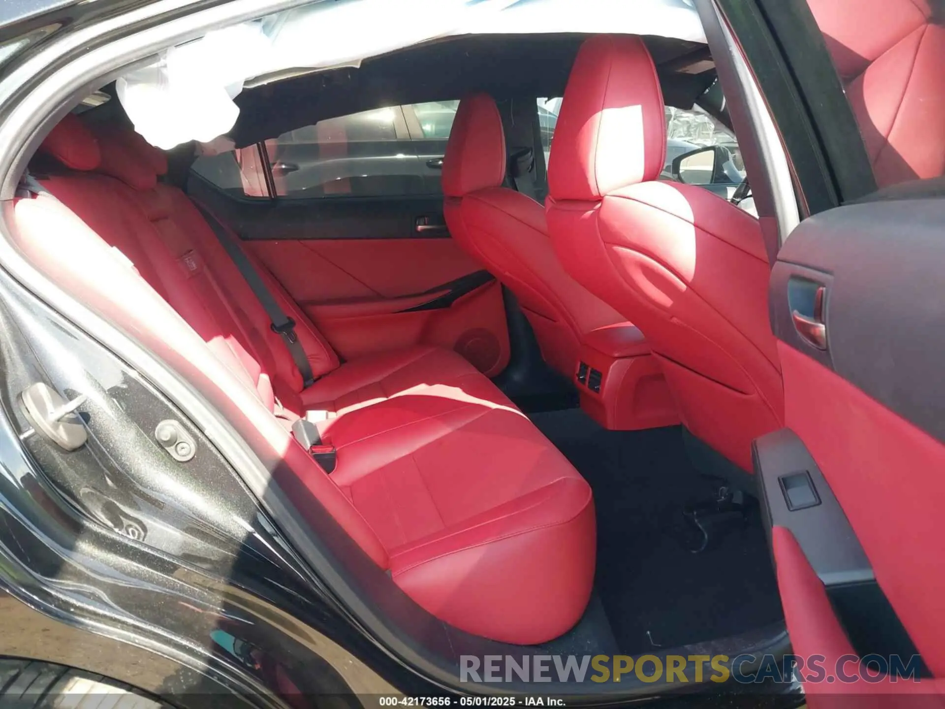 8 fotografías del automóvil dañado JTHGZ1B24N5052989 LEXUS IS 350 2022