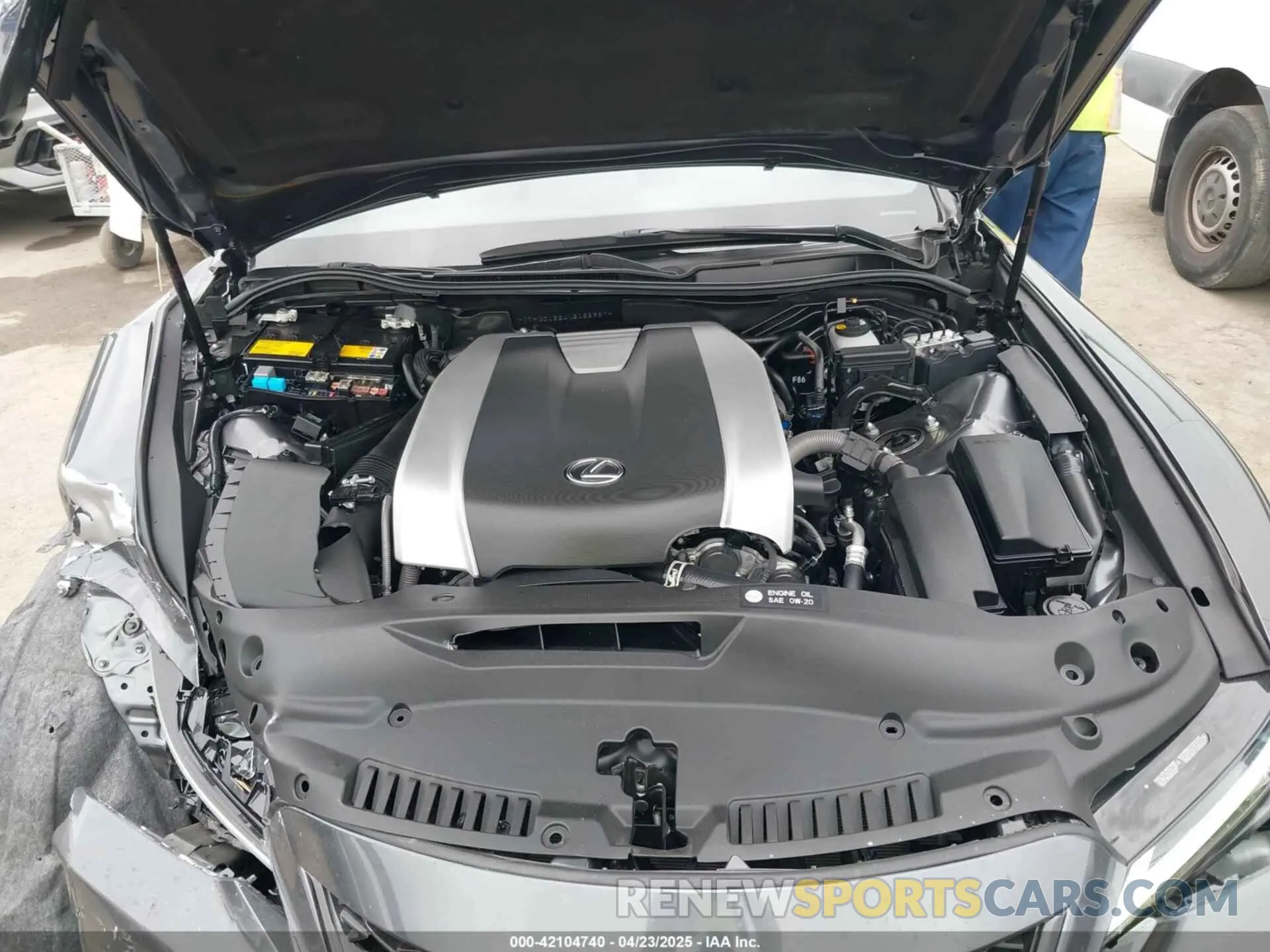 10 fotografías del automóvil dañado JTHGZ1B24N5055987 LEXUS IS 350 2022
