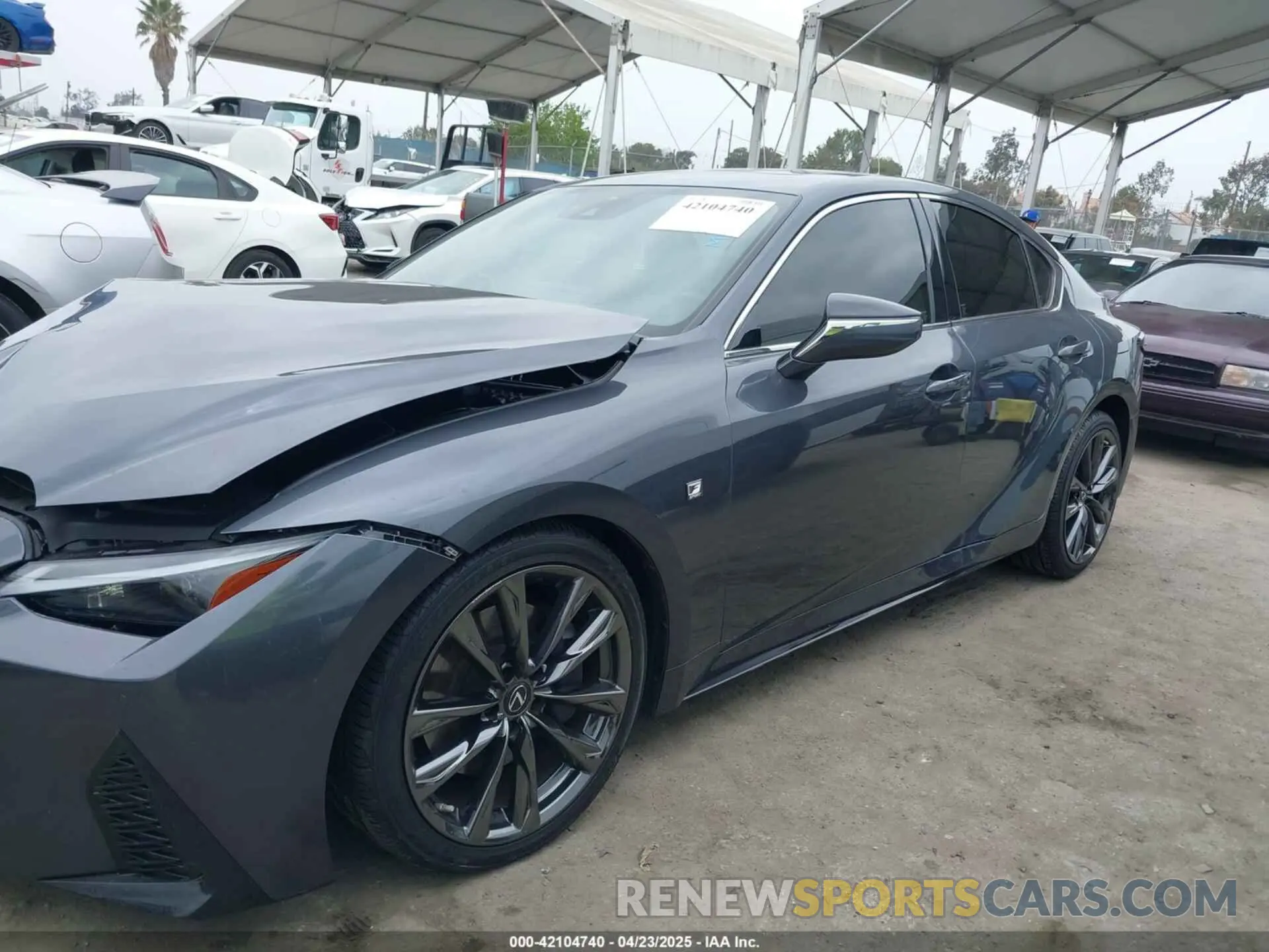 14 fotografías del automóvil dañado JTHGZ1B24N5055987 LEXUS IS 350 2022