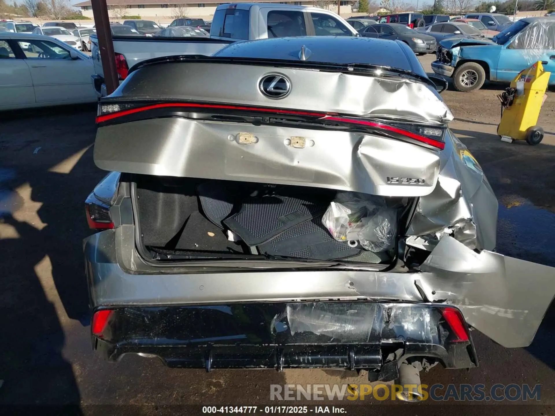 16 fotografías del automóvil dañado JTHGZ1B25N5049728 LEXUS IS 350 2022