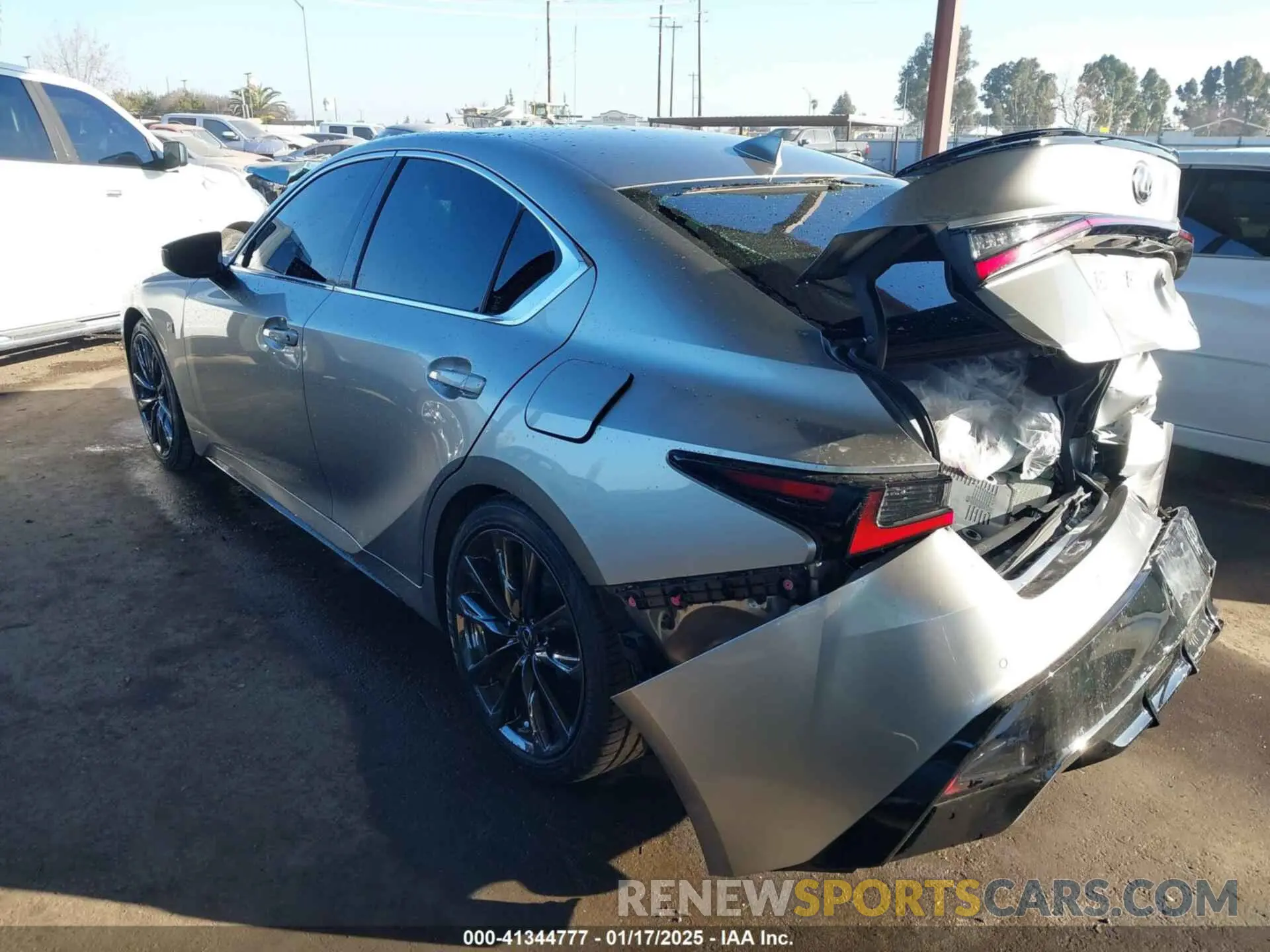 3 fotografías del automóvil dañado JTHGZ1B25N5049728 LEXUS IS 350 2022
