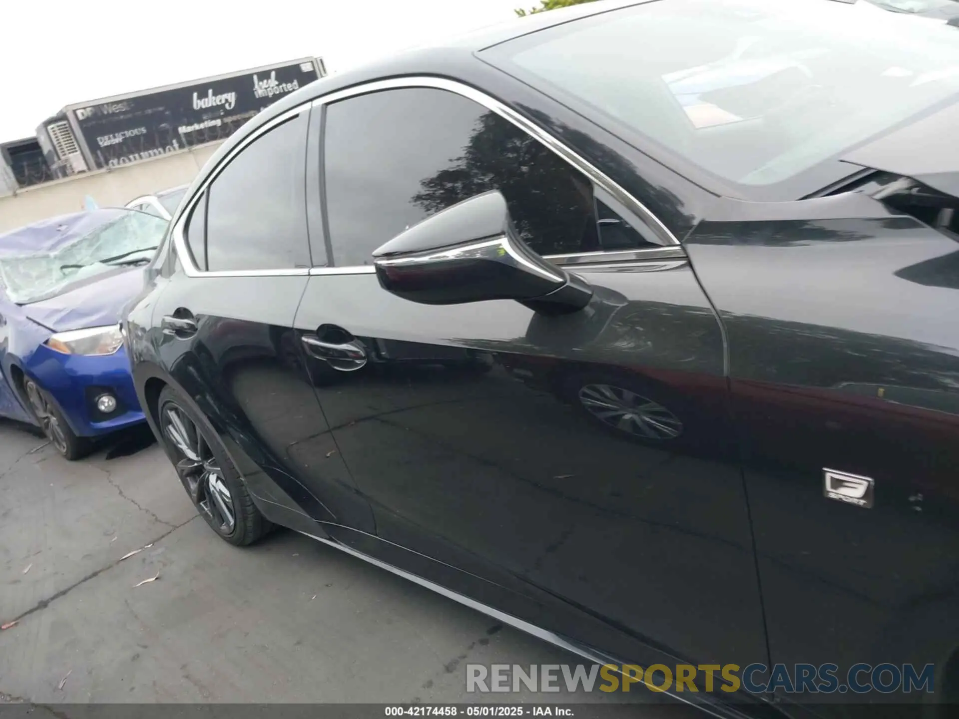 13 fotografías del automóvil dañado JTHGZ1B25N5049860 LEXUS IS 350 2022