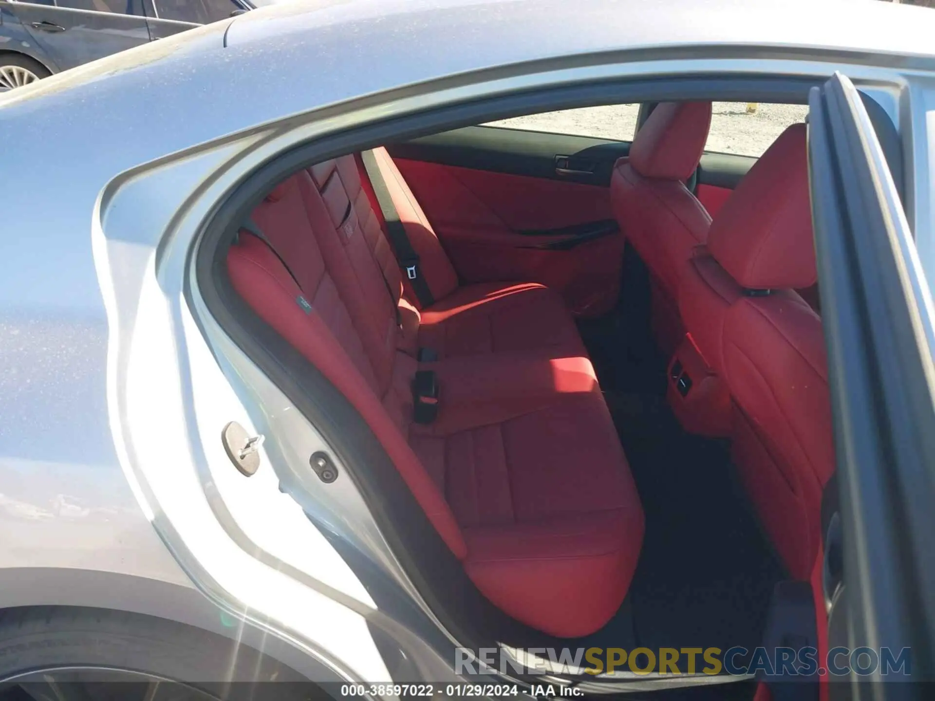 8 fotografías del automóvil dañado JTHGZ1B25N5050748 LEXUS IS 350 2022